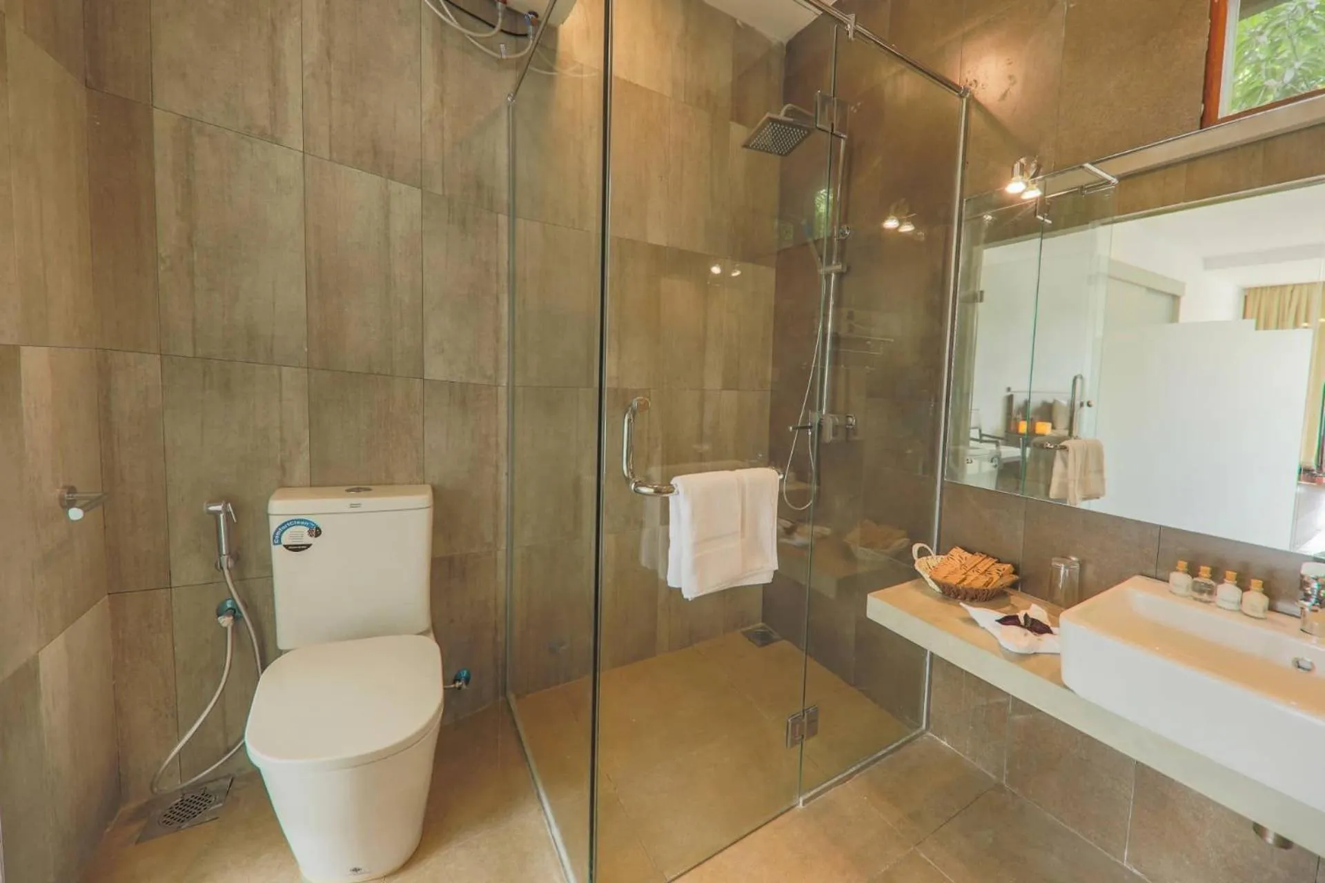 Shower in Moi Koggala by DBI - Free drop off to the beach