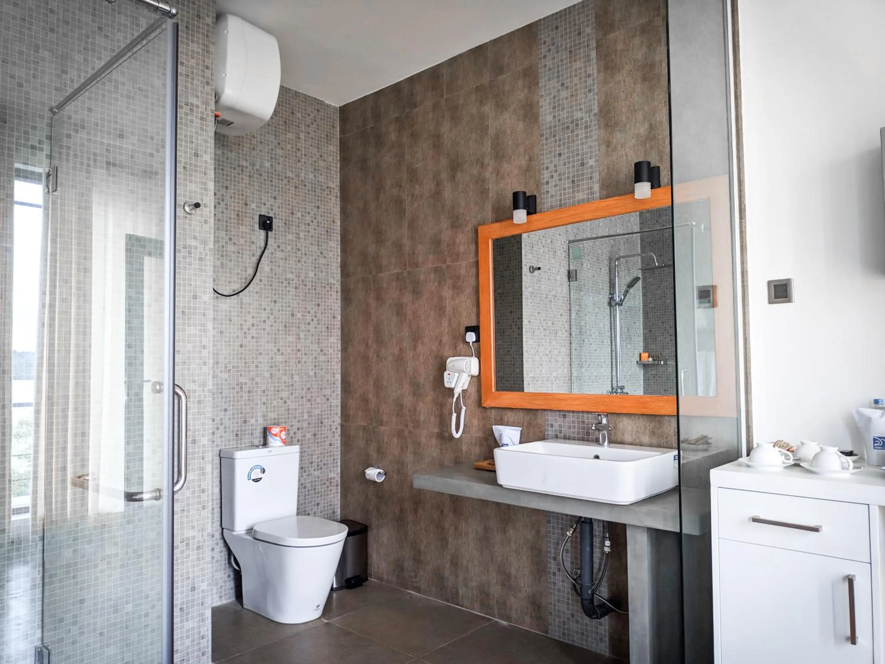 Shower in Moi Koggala by DBI - Free drop off to the beach