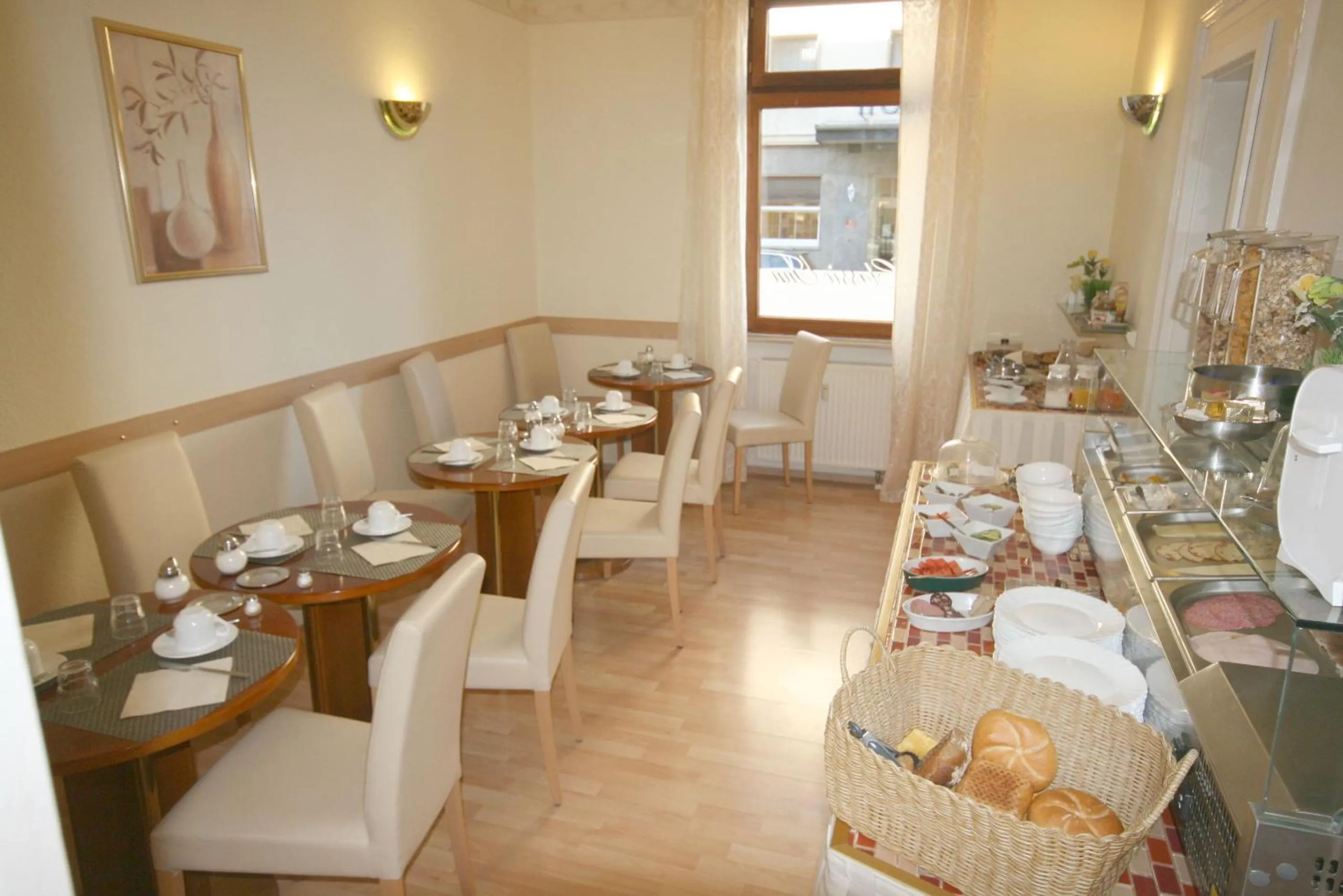 Buffet breakfast in Classic Inn