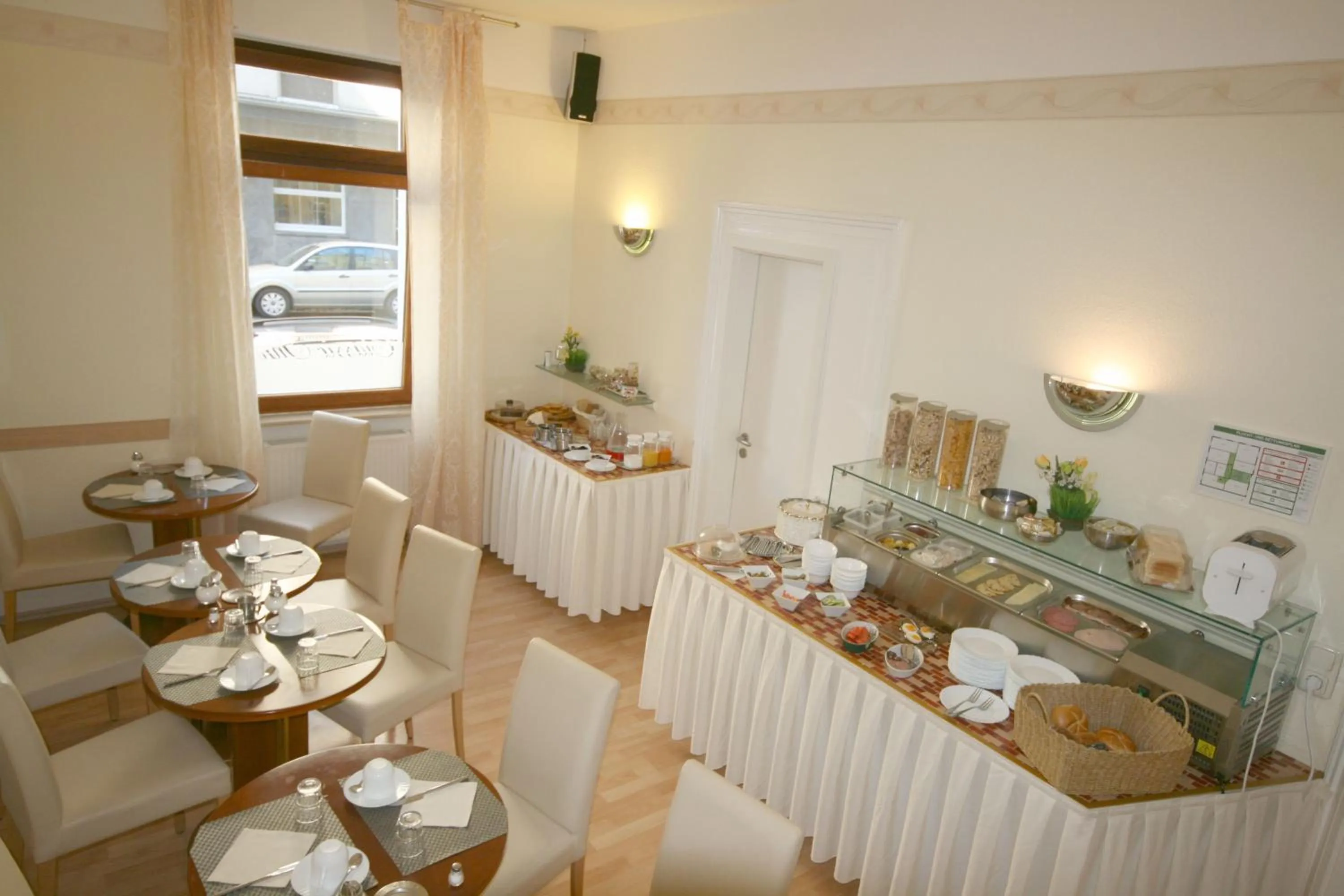 Buffet breakfast in Classic Inn