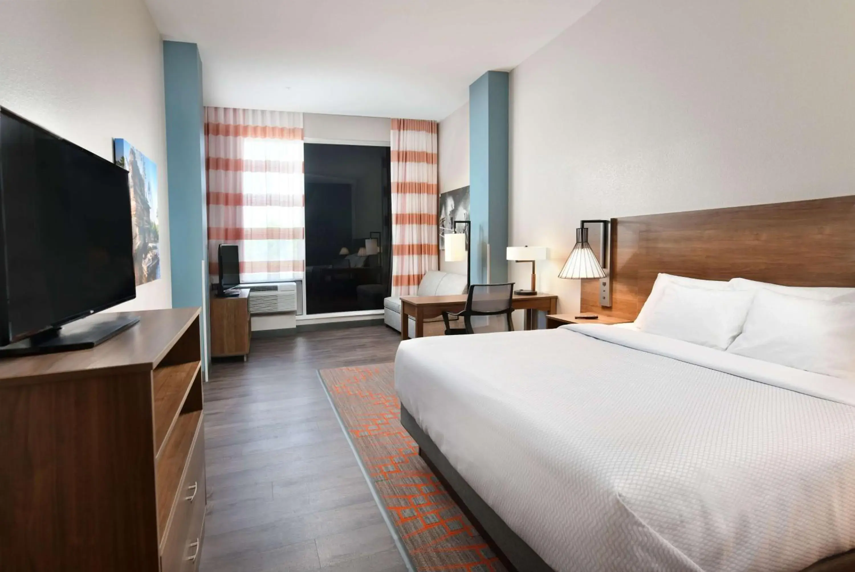 Deluxe King Room - Non-Smoking in La Quinta Inn & Suites by Wyndham Wisconsin Dells- Lake Delton Deluxe King Room - Non-Smoking in La Quinta Inn & Suites by Wyndham Wisconsin Dells- Lake Delton