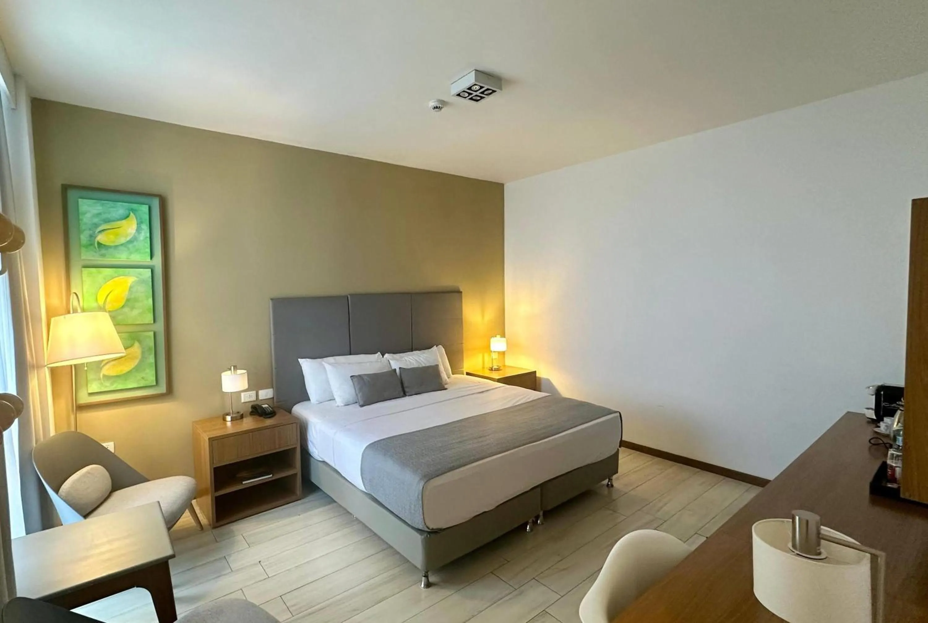 Photo of the whole room, Bed in Dazzler by Wyndham Ciudad del Este