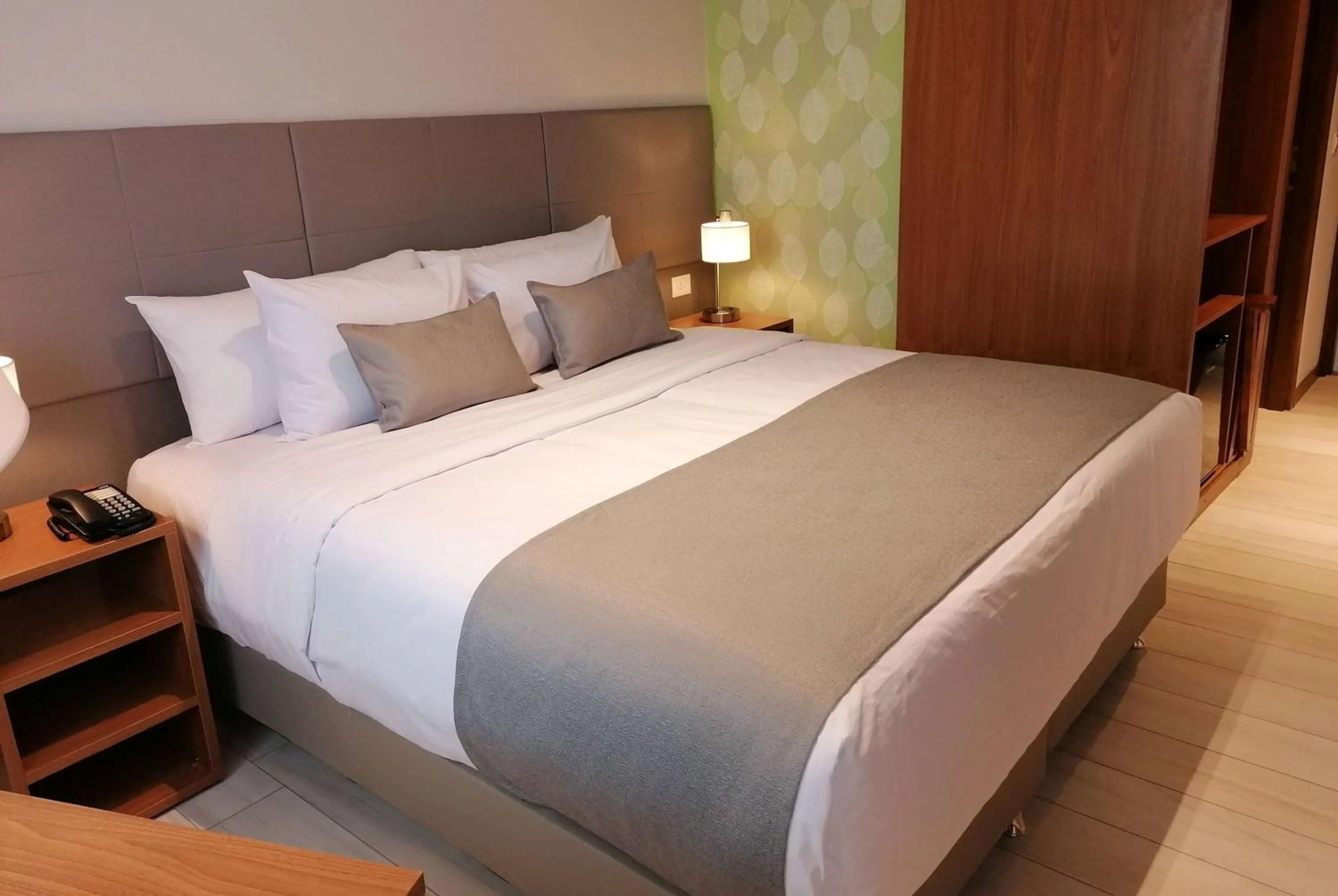 Photo of the whole room, Bed in Dazzler by Wyndham Ciudad del Este