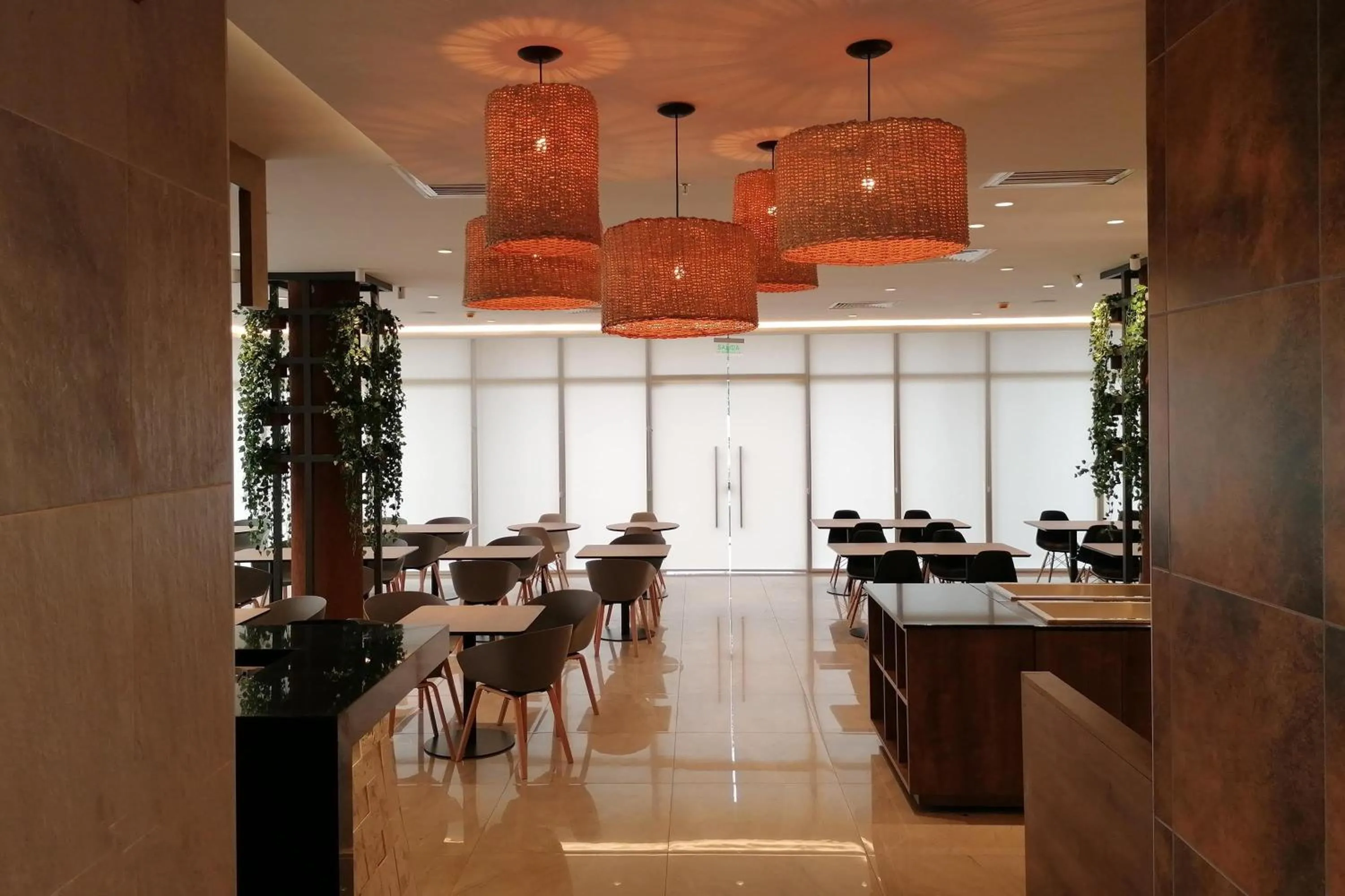 Restaurant/places to eat in Dazzler by Wyndham Ciudad del Este