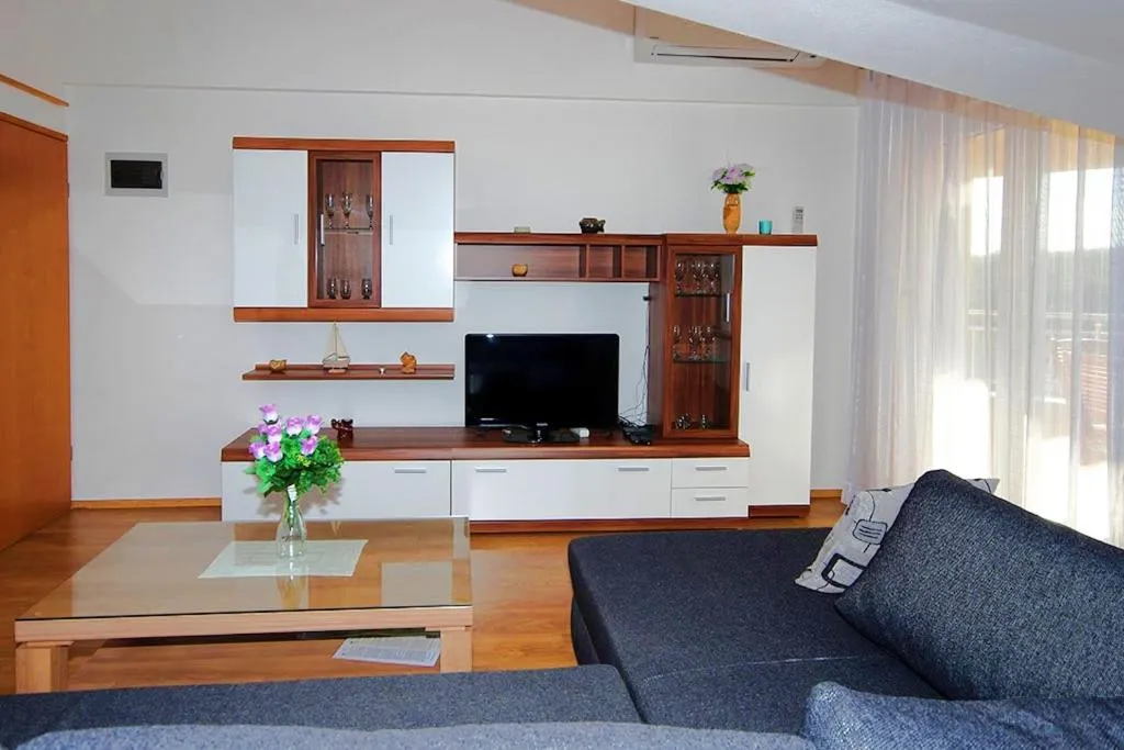 TV and multimedia in Istriensonne - Apartments Veruda mit Grillterrasse