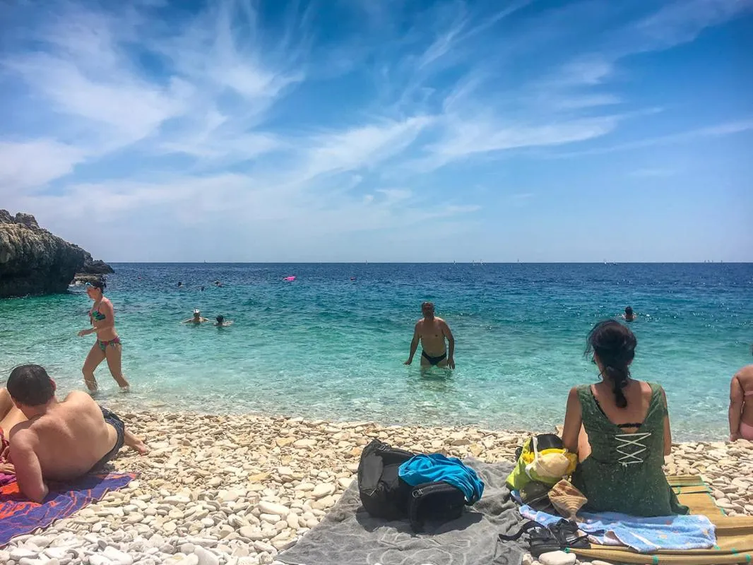 Beach in Istriensonne - Apartments Veruda mit Grillterrasse