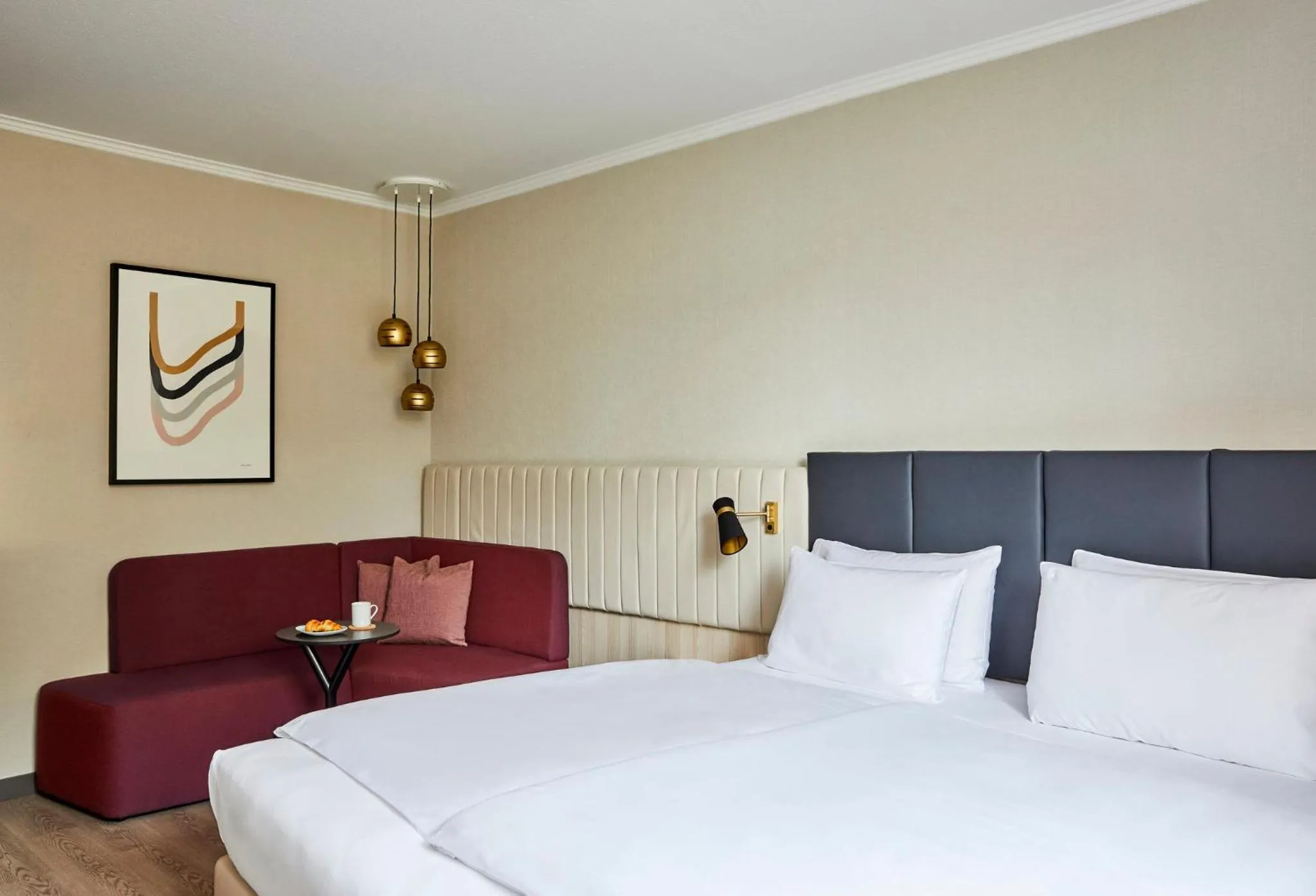 Photo of the whole room, Bed in Crowne Plaza Hamburg-City Alster by IHG