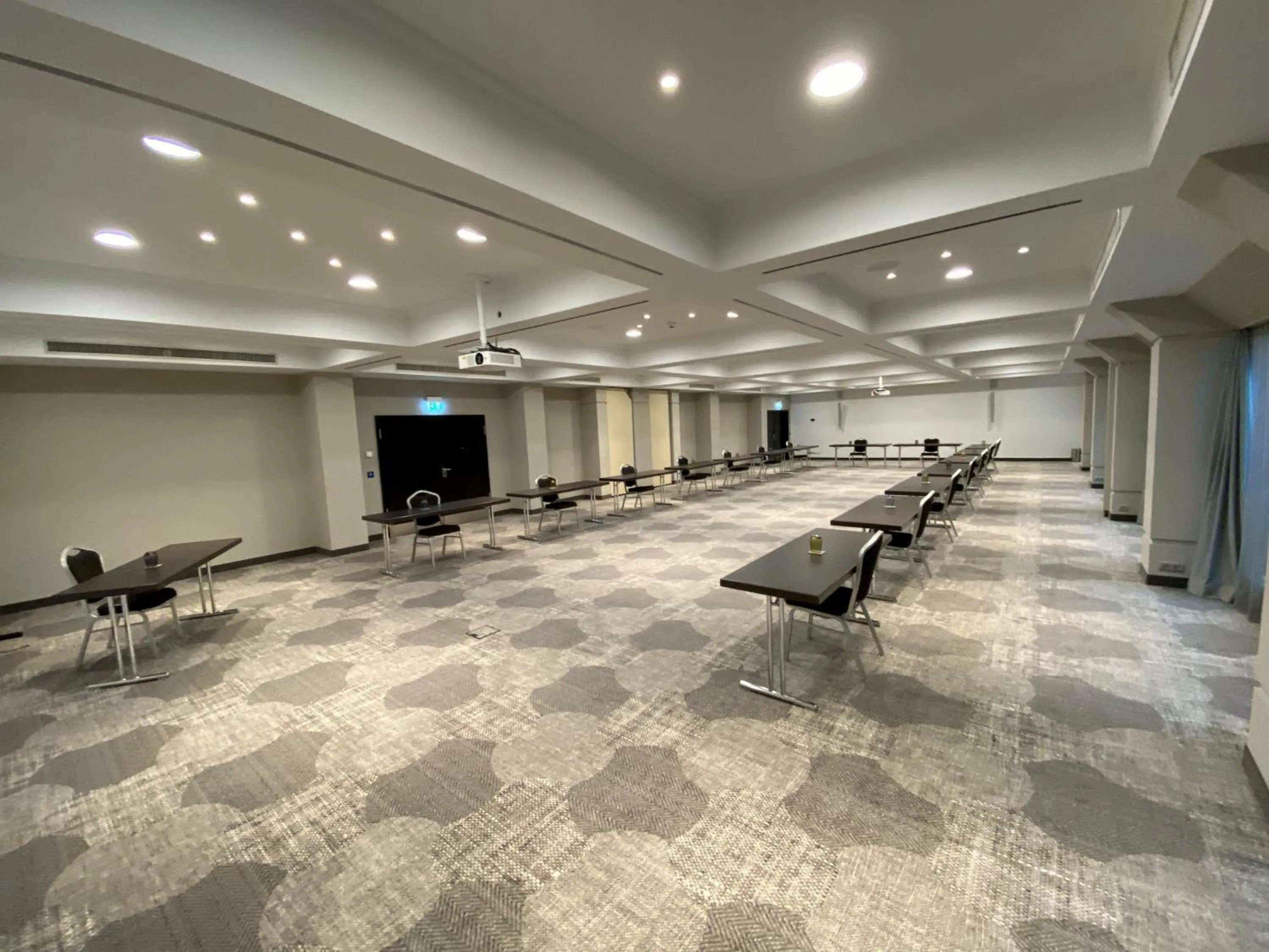 Meeting/conference room in Crowne Plaza Hamburg-City Alster by IHG