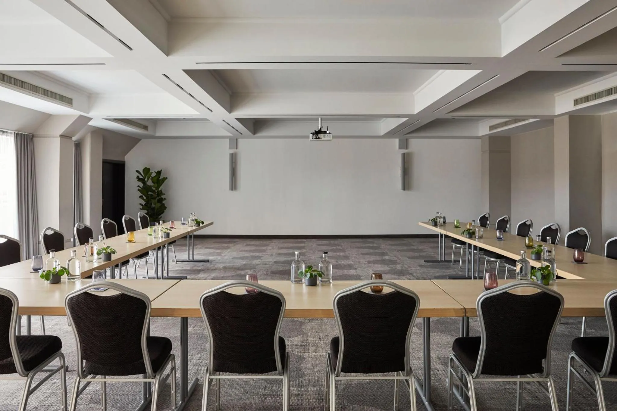 Meeting/conference room in Crowne Plaza Hamburg-City Alster by IHG