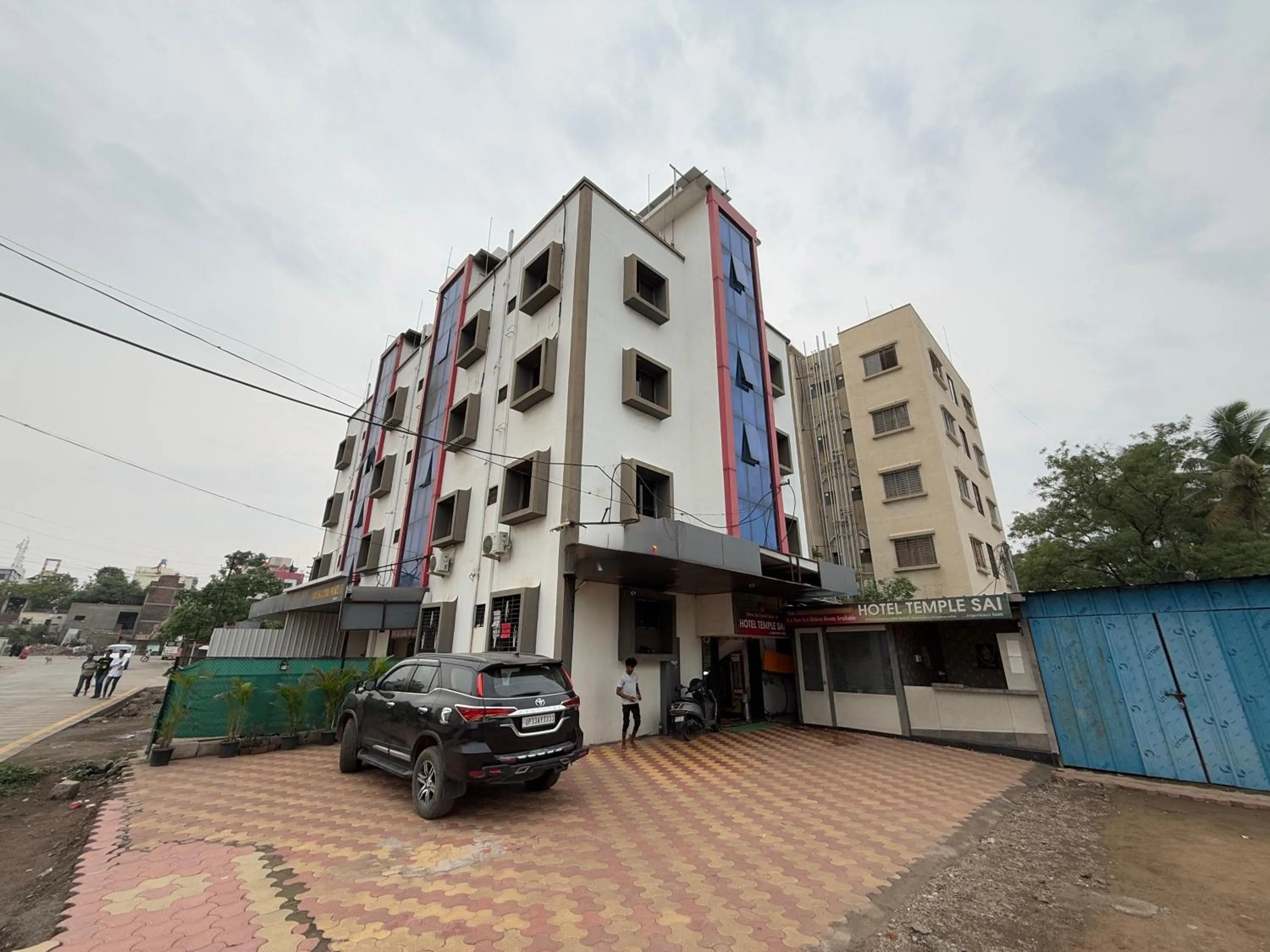 Parking in Hotel Temple Sai