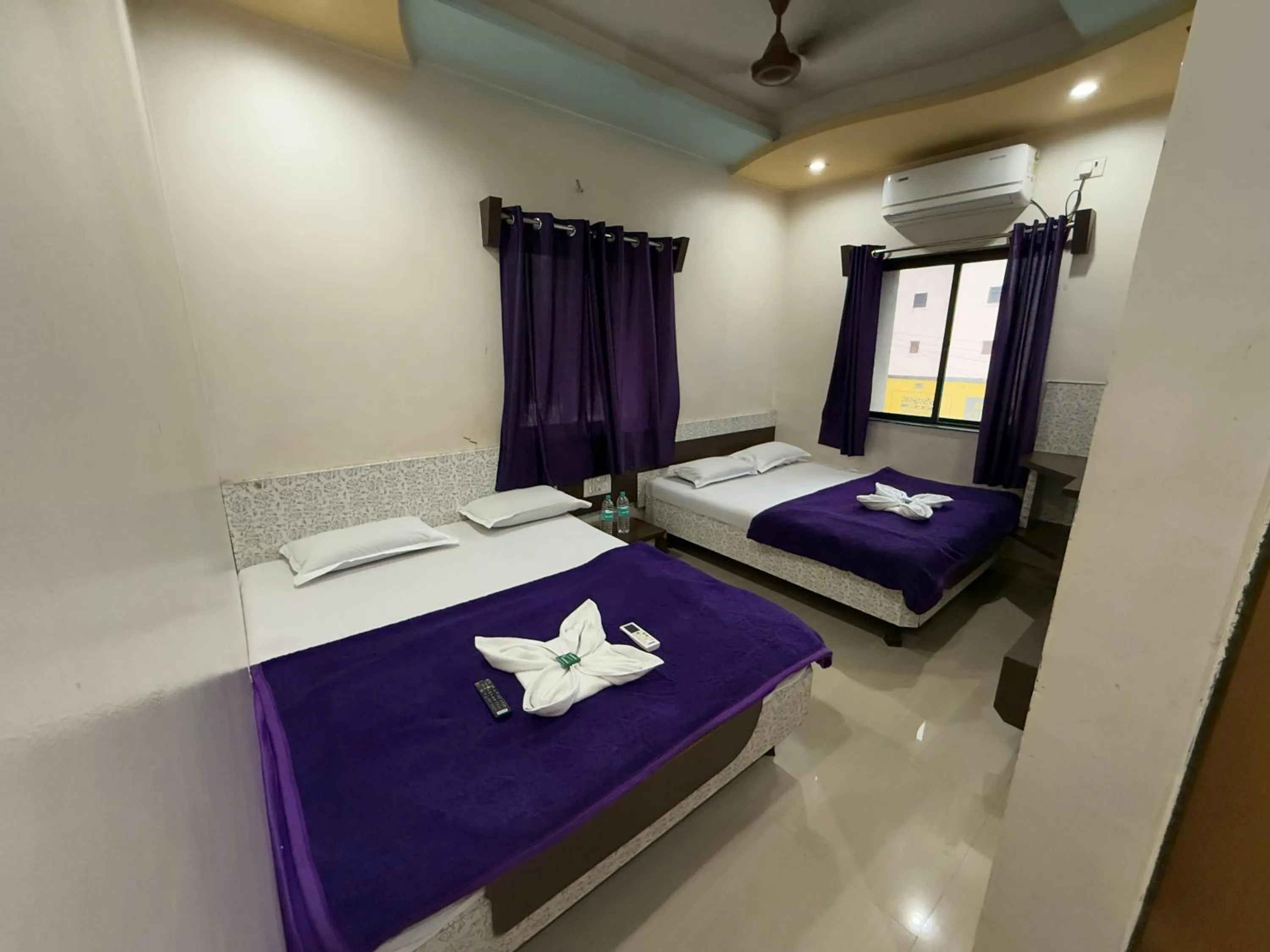 Bed in Hotel Temple Sai