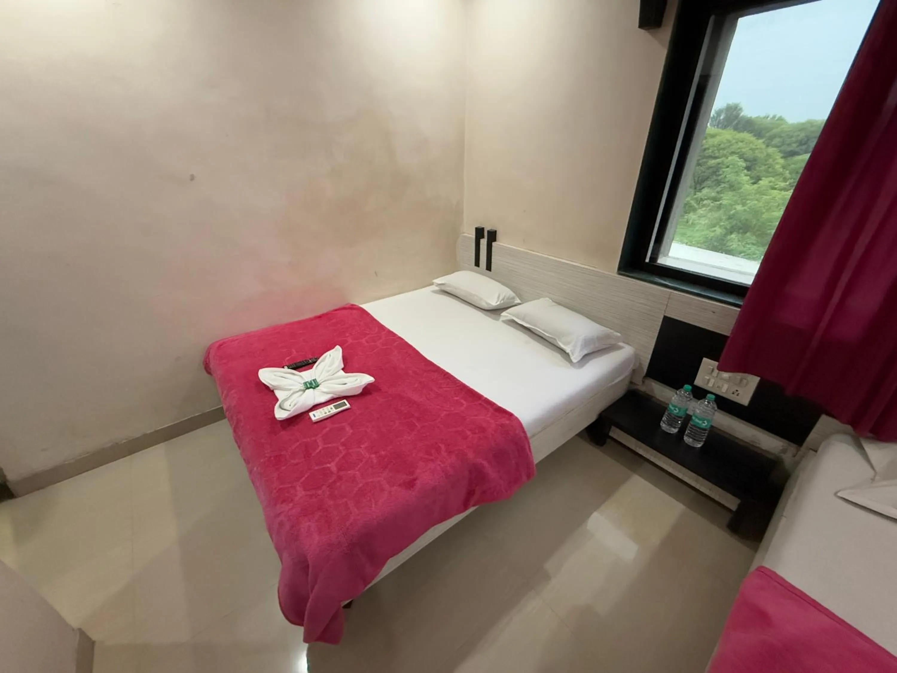 Bed in Hotel Temple Sai