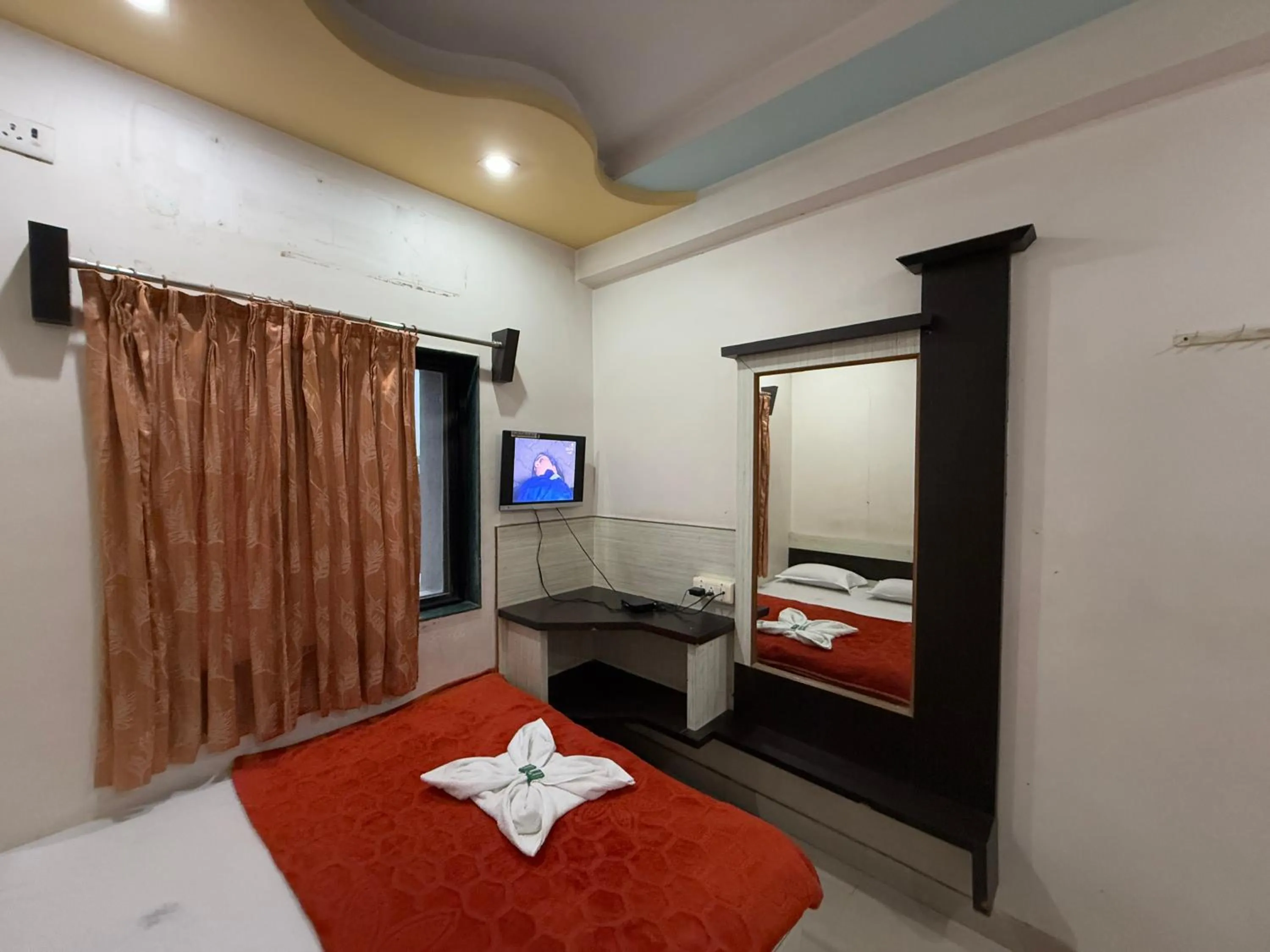 Bed in Hotel Temple Sai