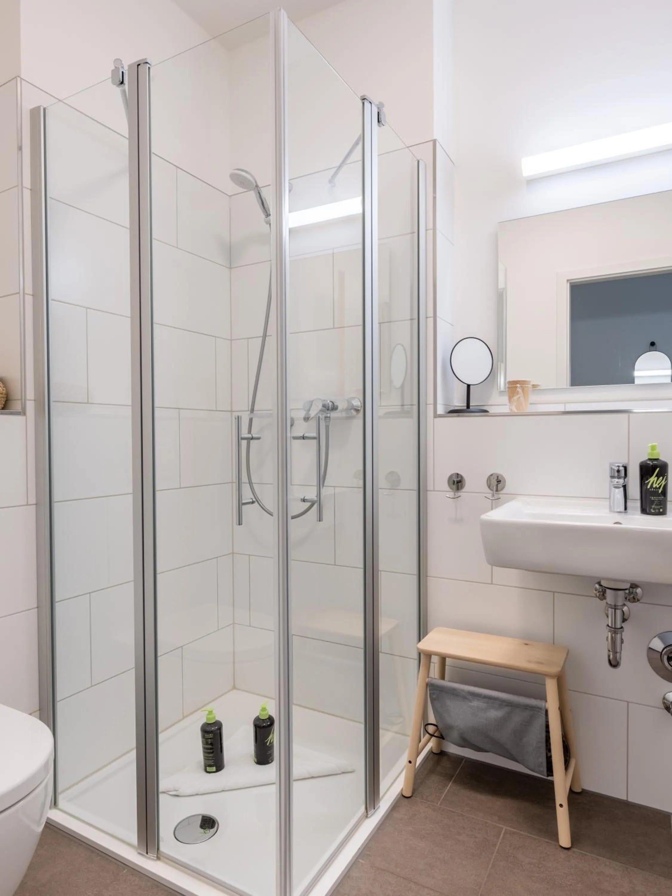 Shower in Limehome Trier Nikolaus-Leis-Straße