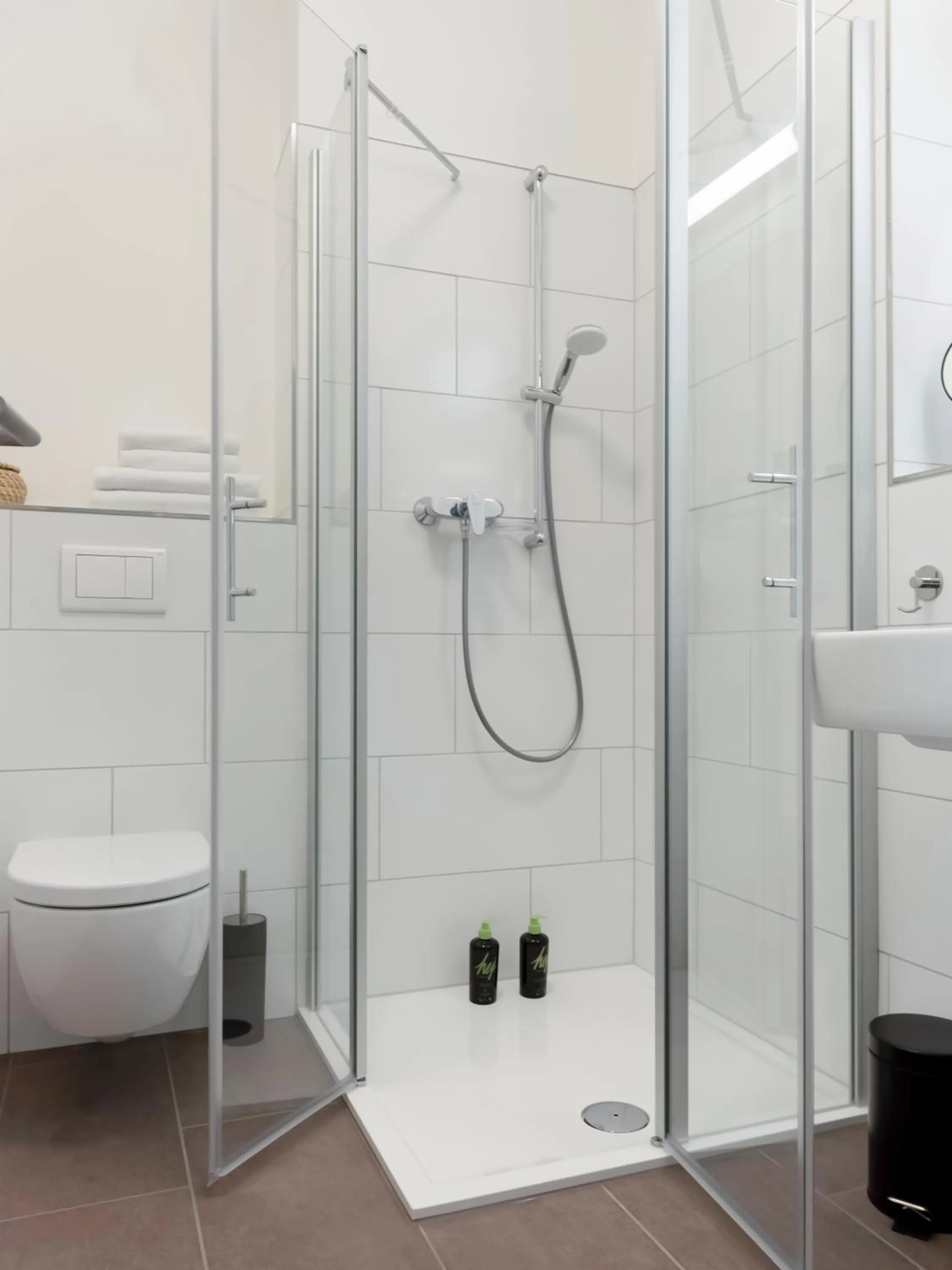 Shower in Limehome Trier Nikolaus-Leis-Straße