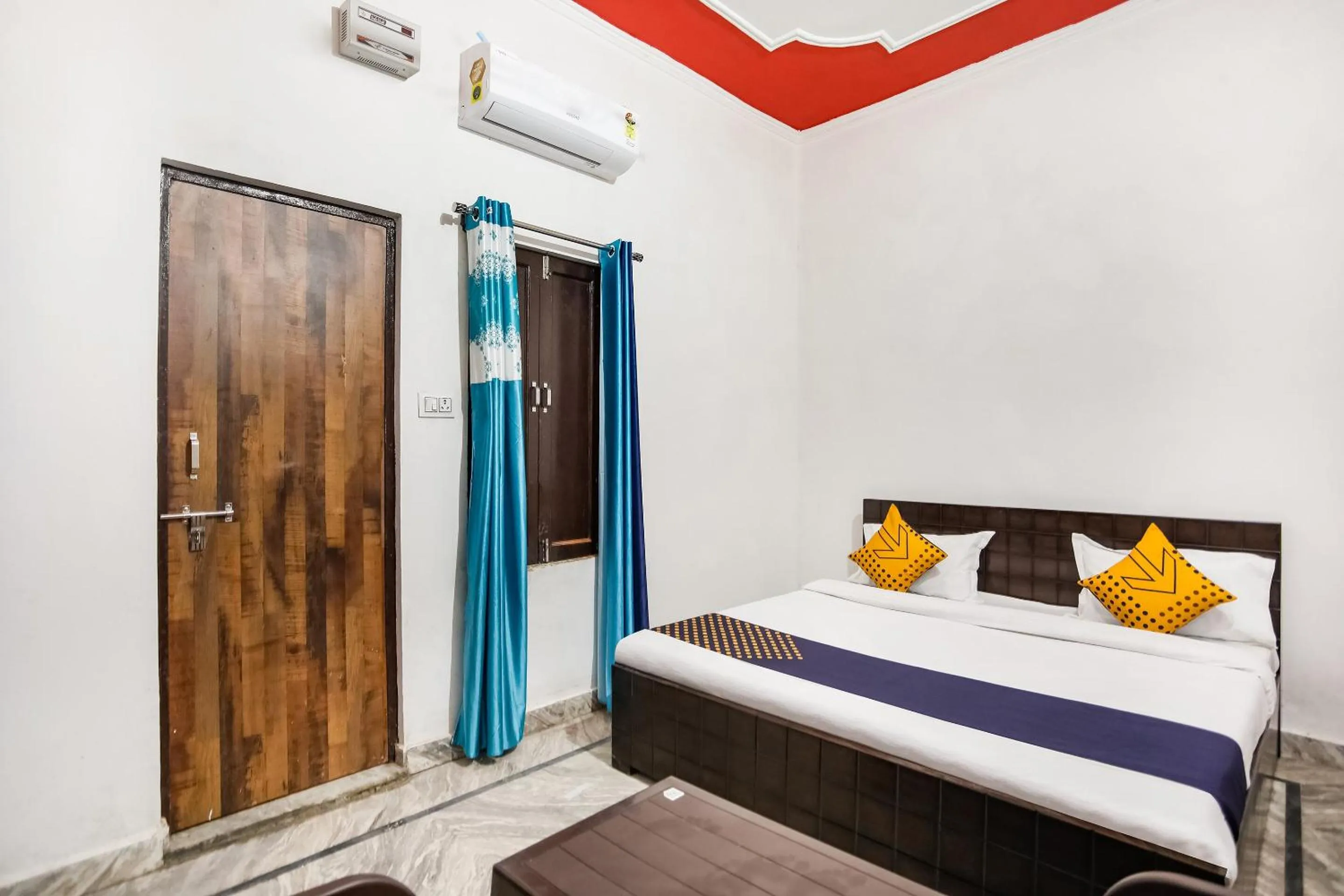 Bedroom in Hotel O by OYO Dollar