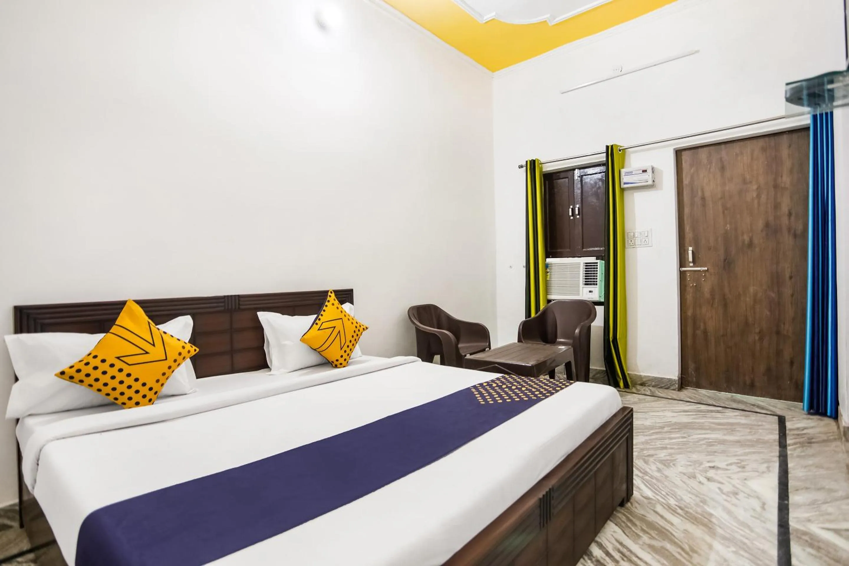 Bedroom in Hotel O by OYO Dollar