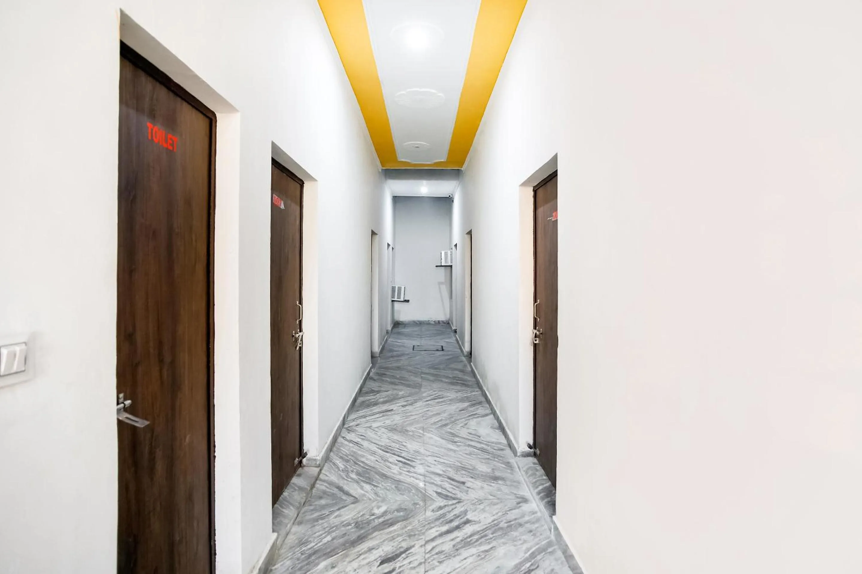 Lobby or reception in Hotel O by OYO Dollar