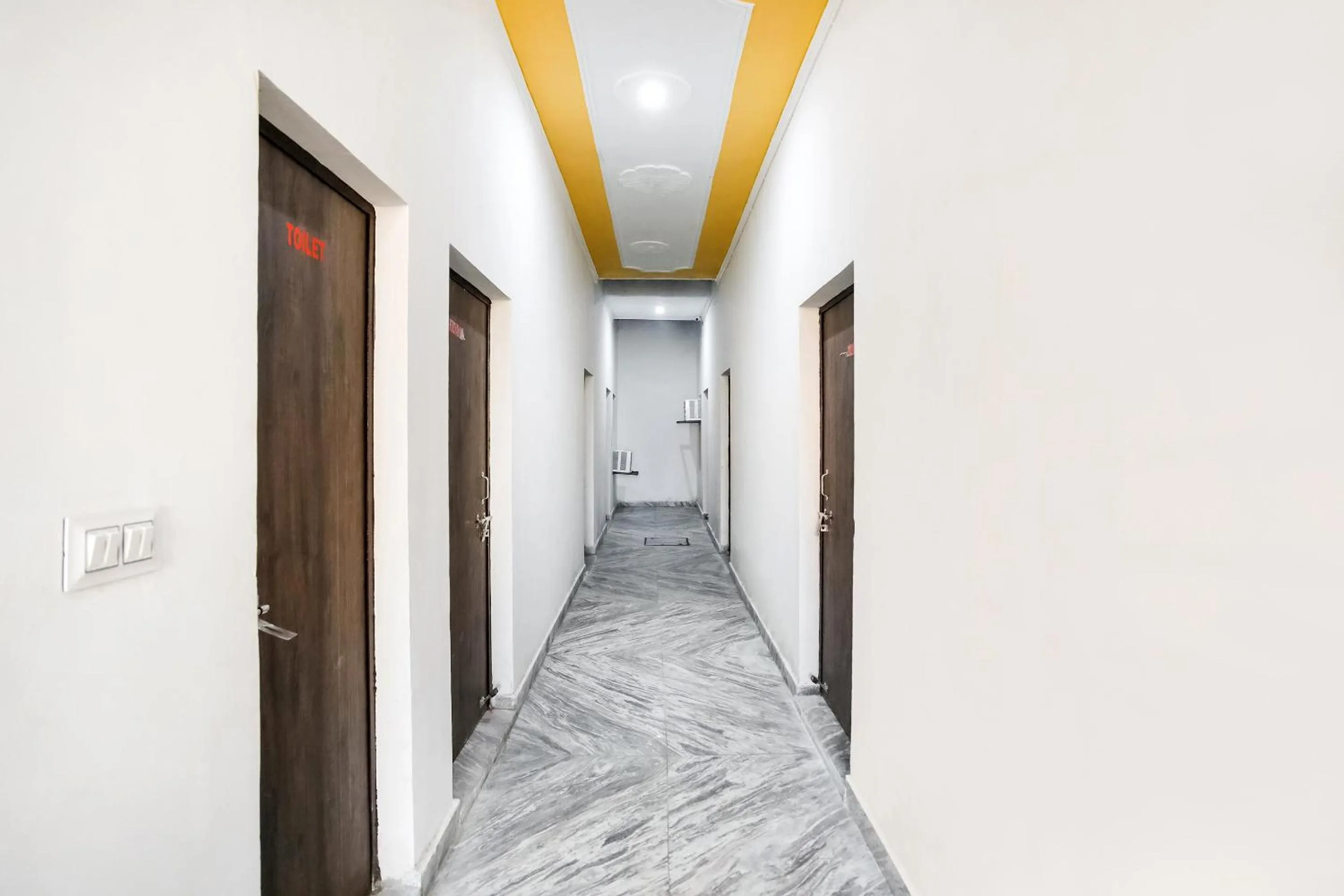Lobby or reception in Hotel O by OYO Dollar