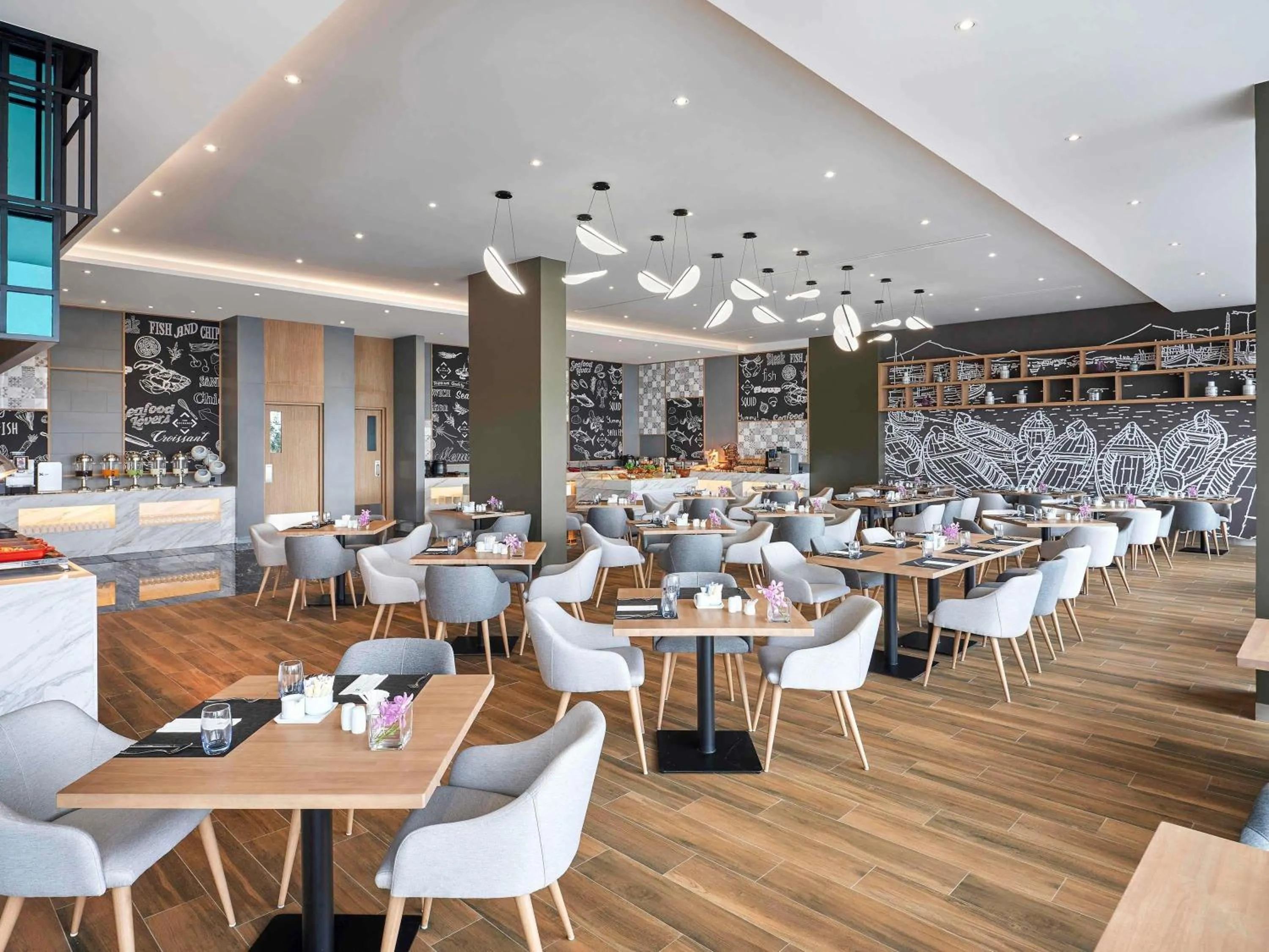 Restaurant/places to eat in Novotel Marina Sriracha