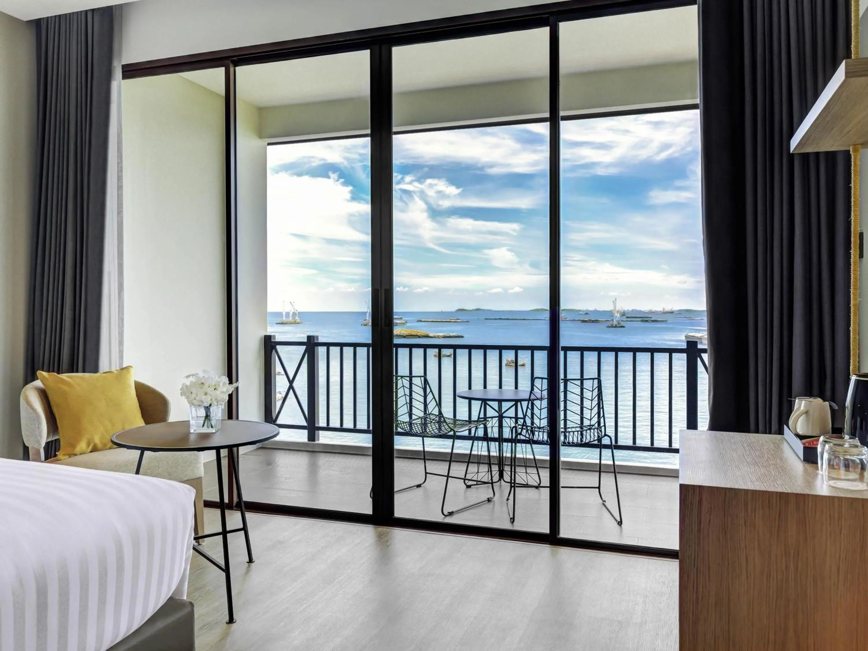 Bedroom, Bed in Novotel Marina Sriracha