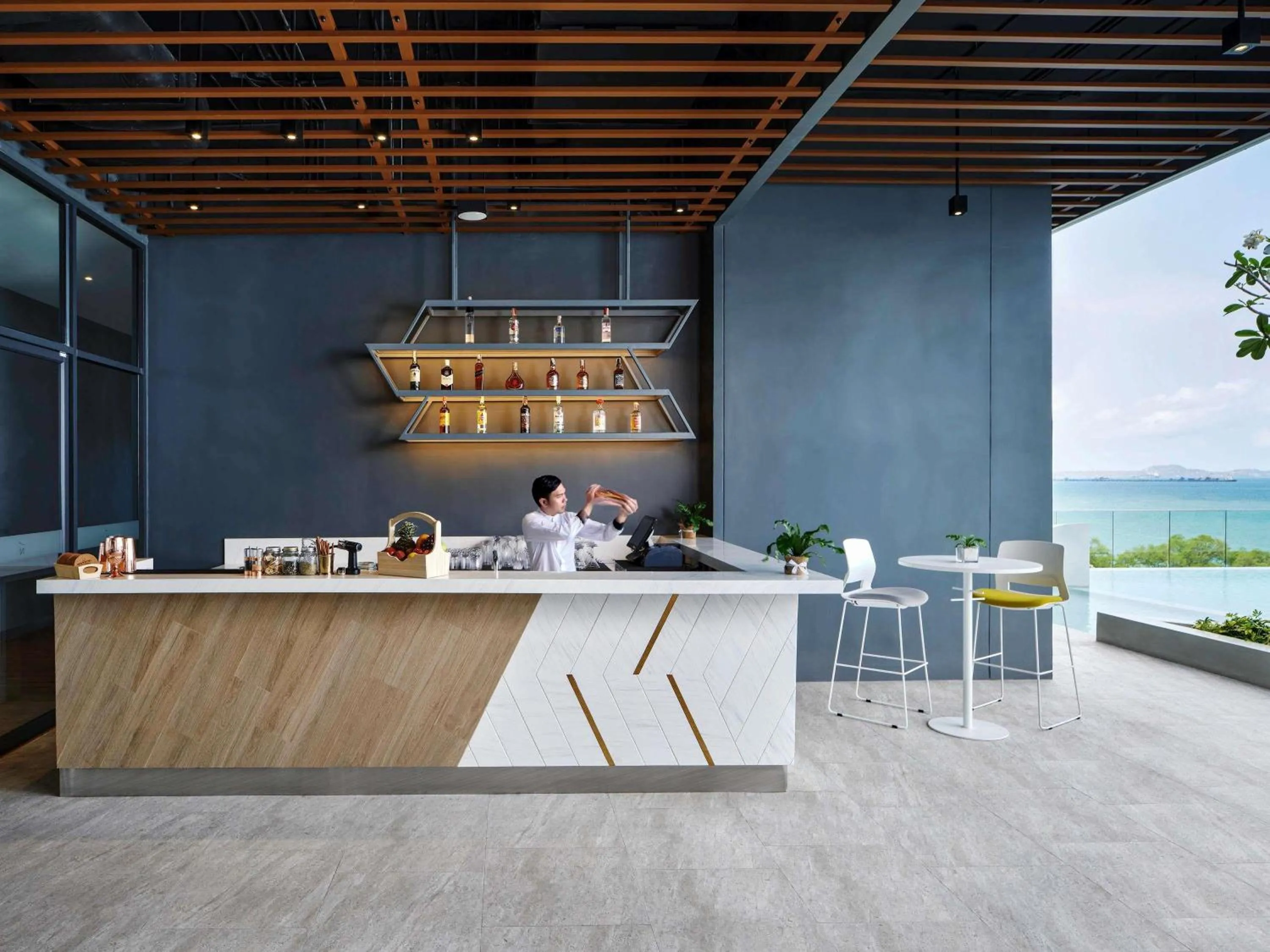 Restaurant/places to eat in Novotel Marina Sriracha