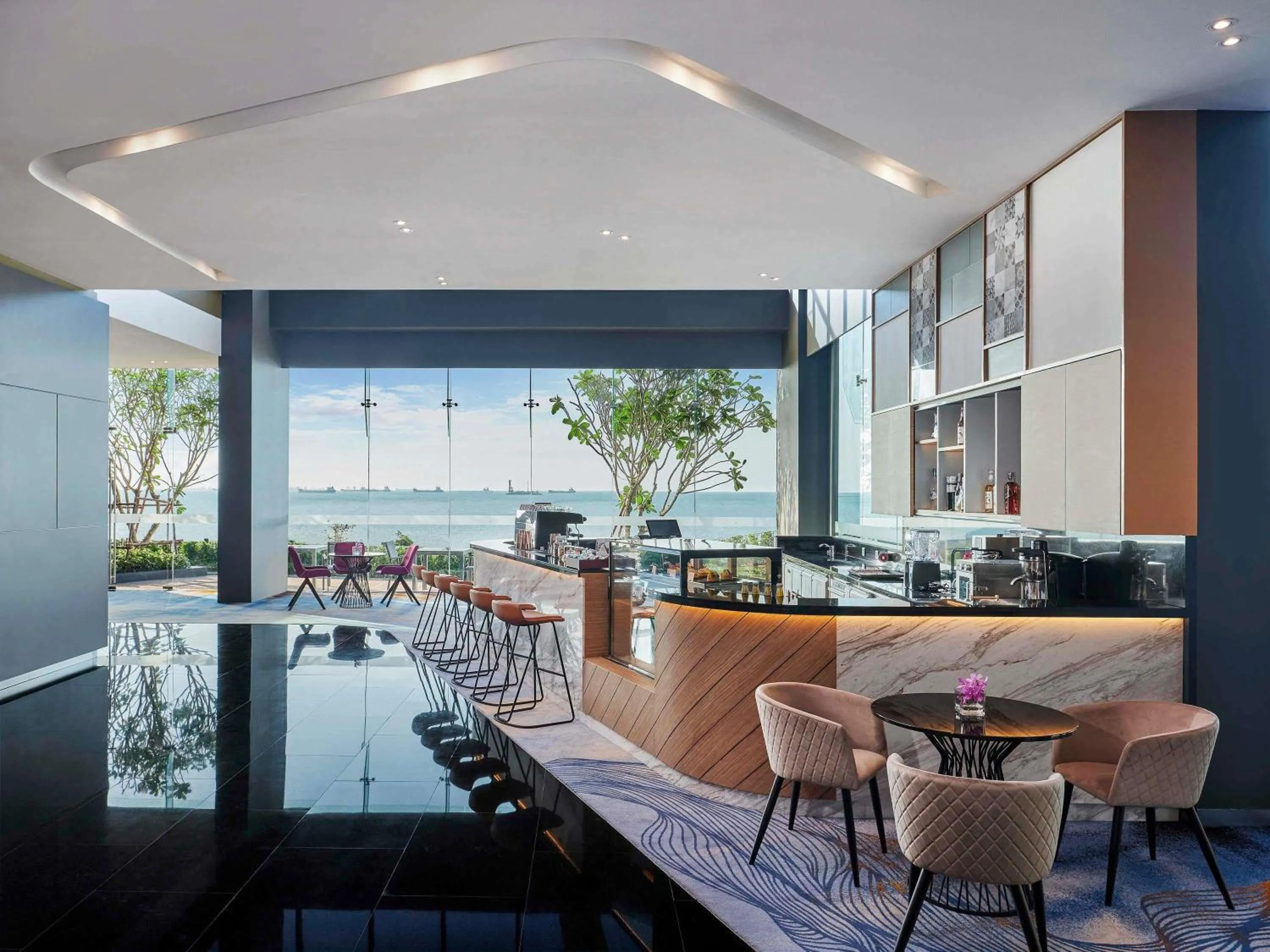 Restaurant/places to eat in Novotel Marina Sriracha