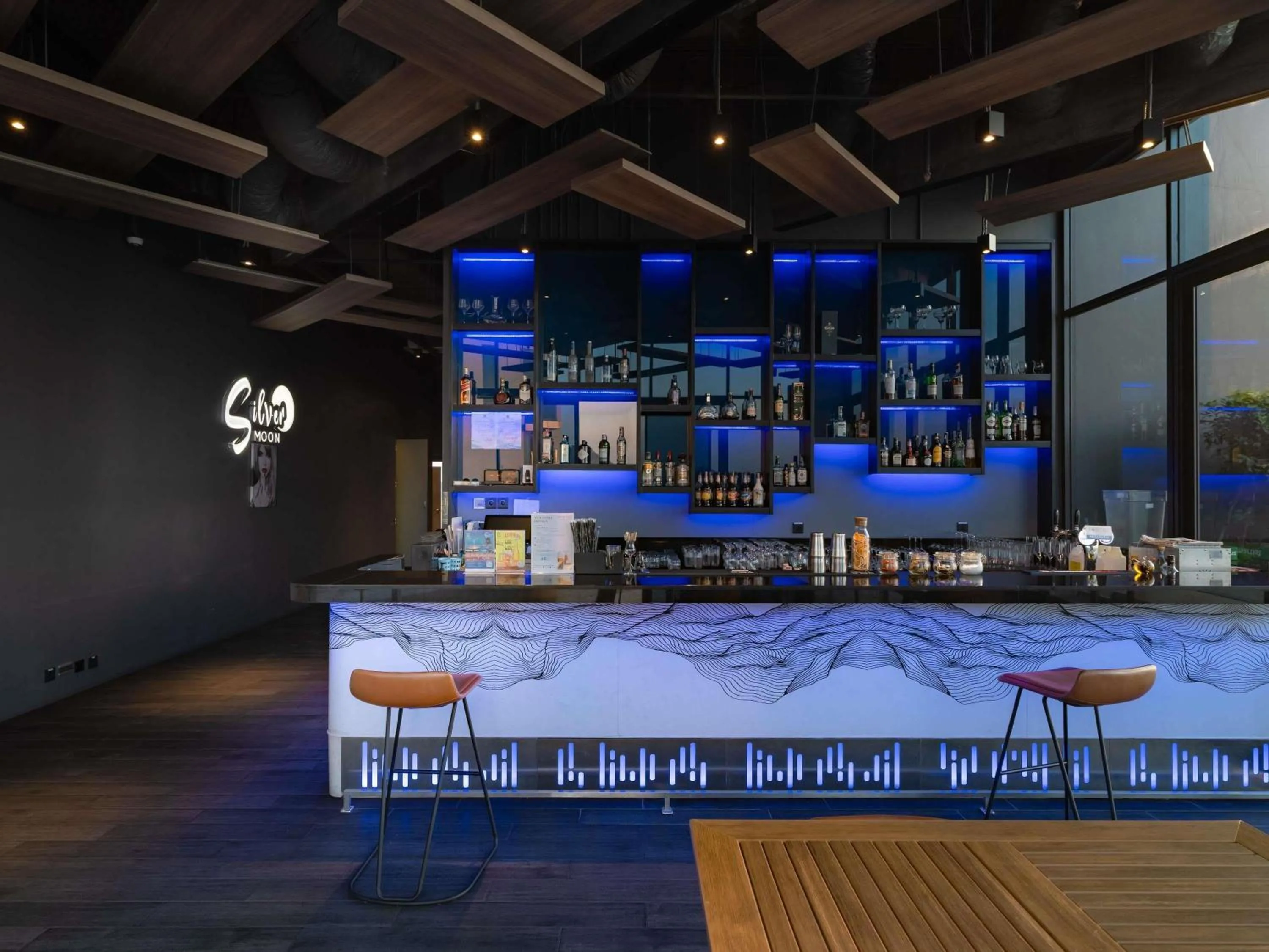 Lounge or bar in Novotel Marina Sriracha