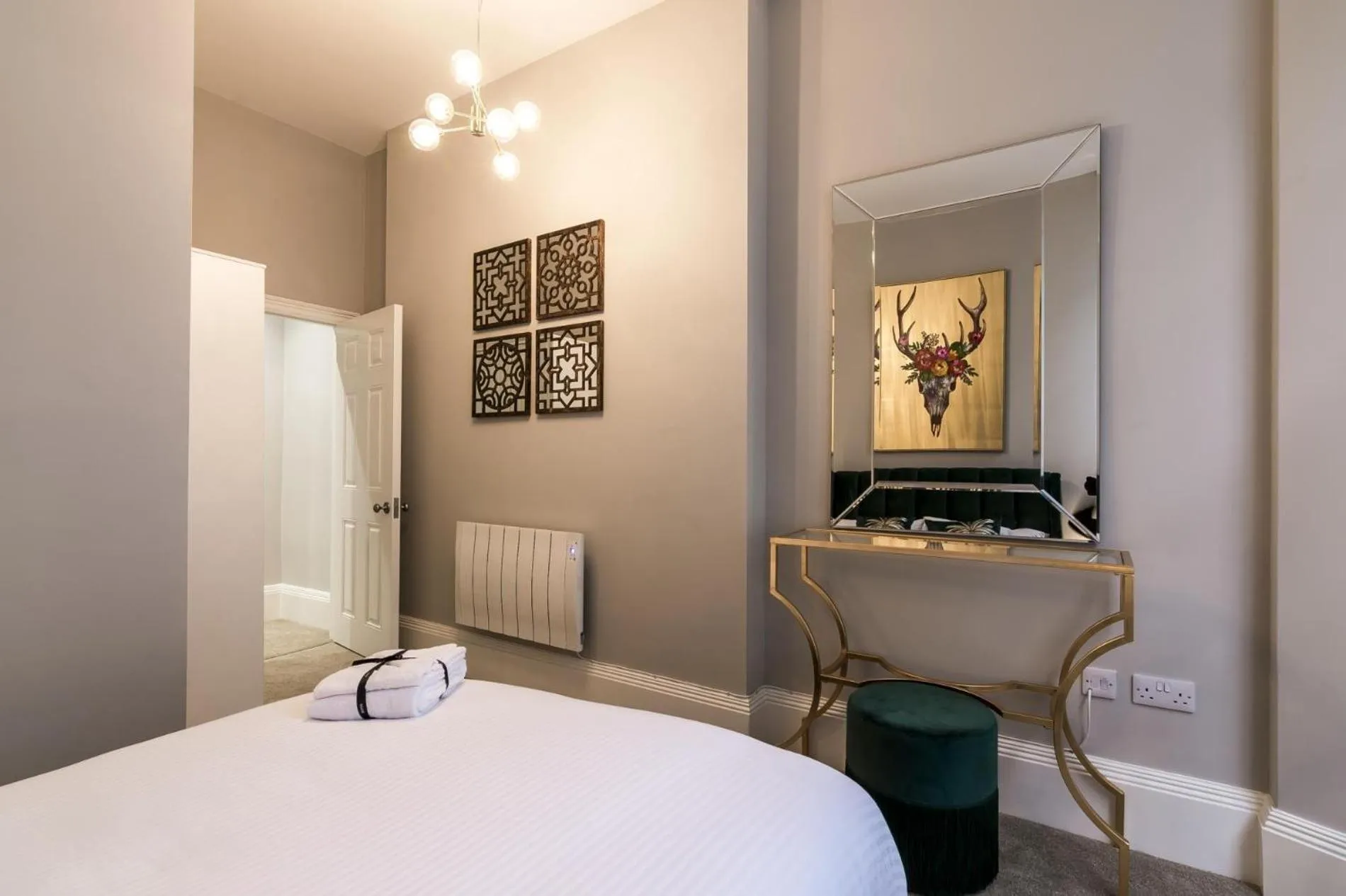 Floor plan, Bed in Pieces of Eight - 2 Bedroom Apartment - Tenby - (Windsor House)