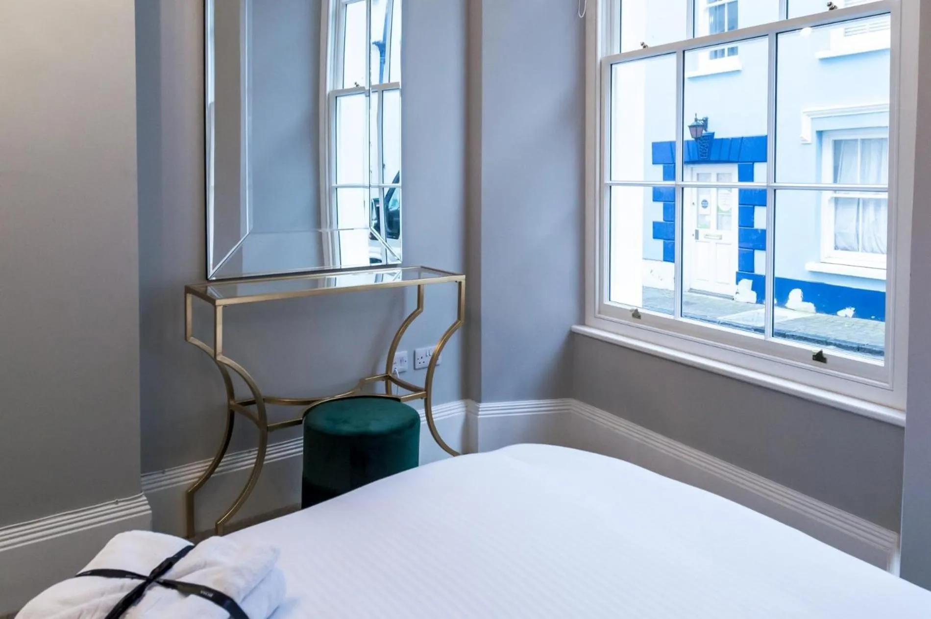 Floor plan, Bed in Pieces of Eight - 2 Bedroom Apartment - Tenby - (Windsor House)