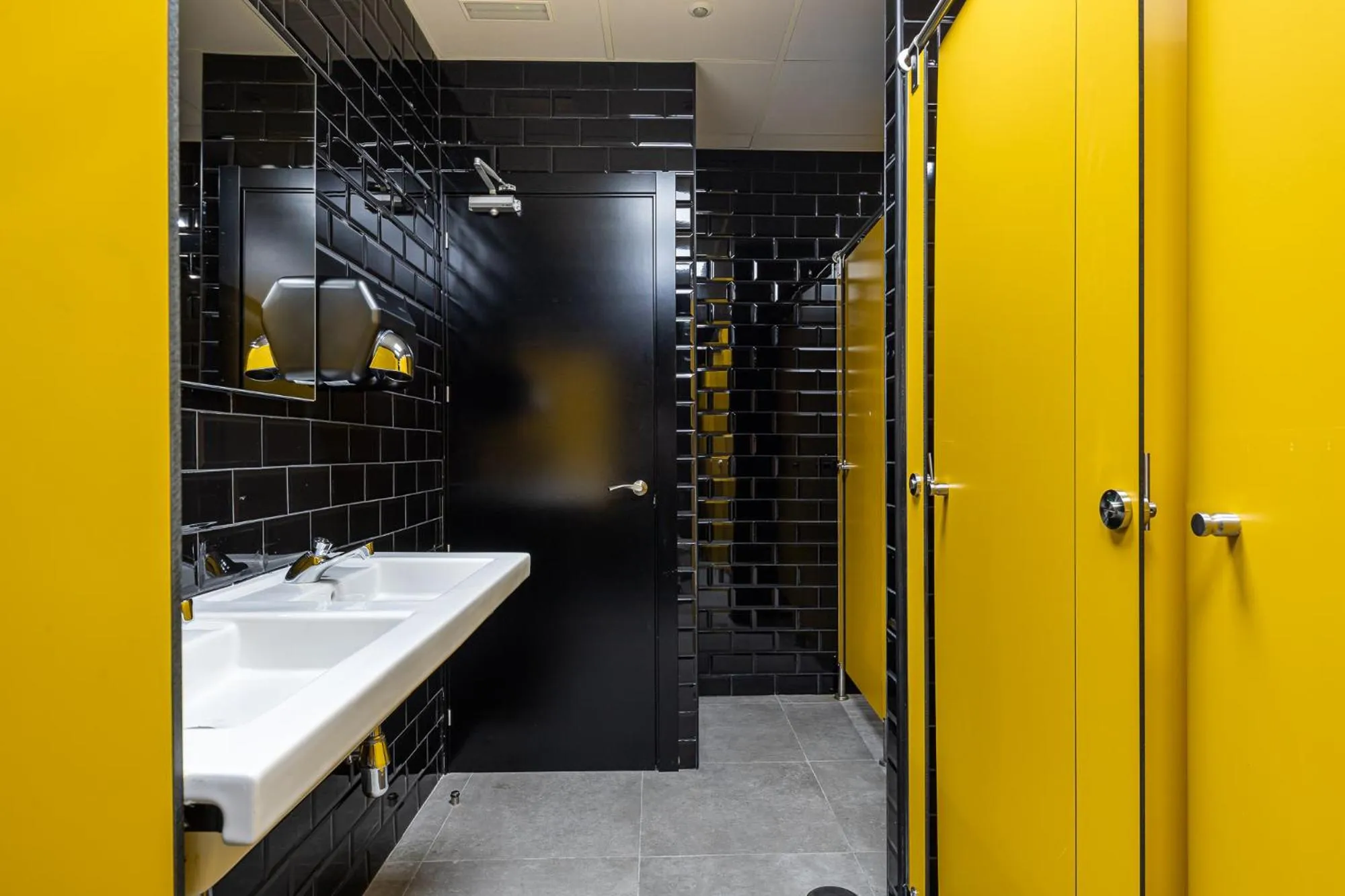 Art Seven Hostel Capsules