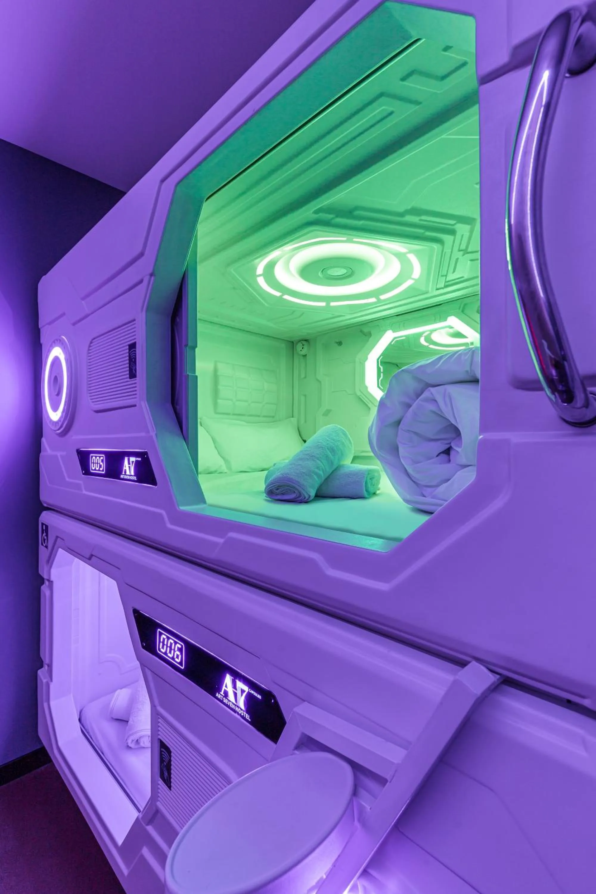 Art Seven Hostel Capsules