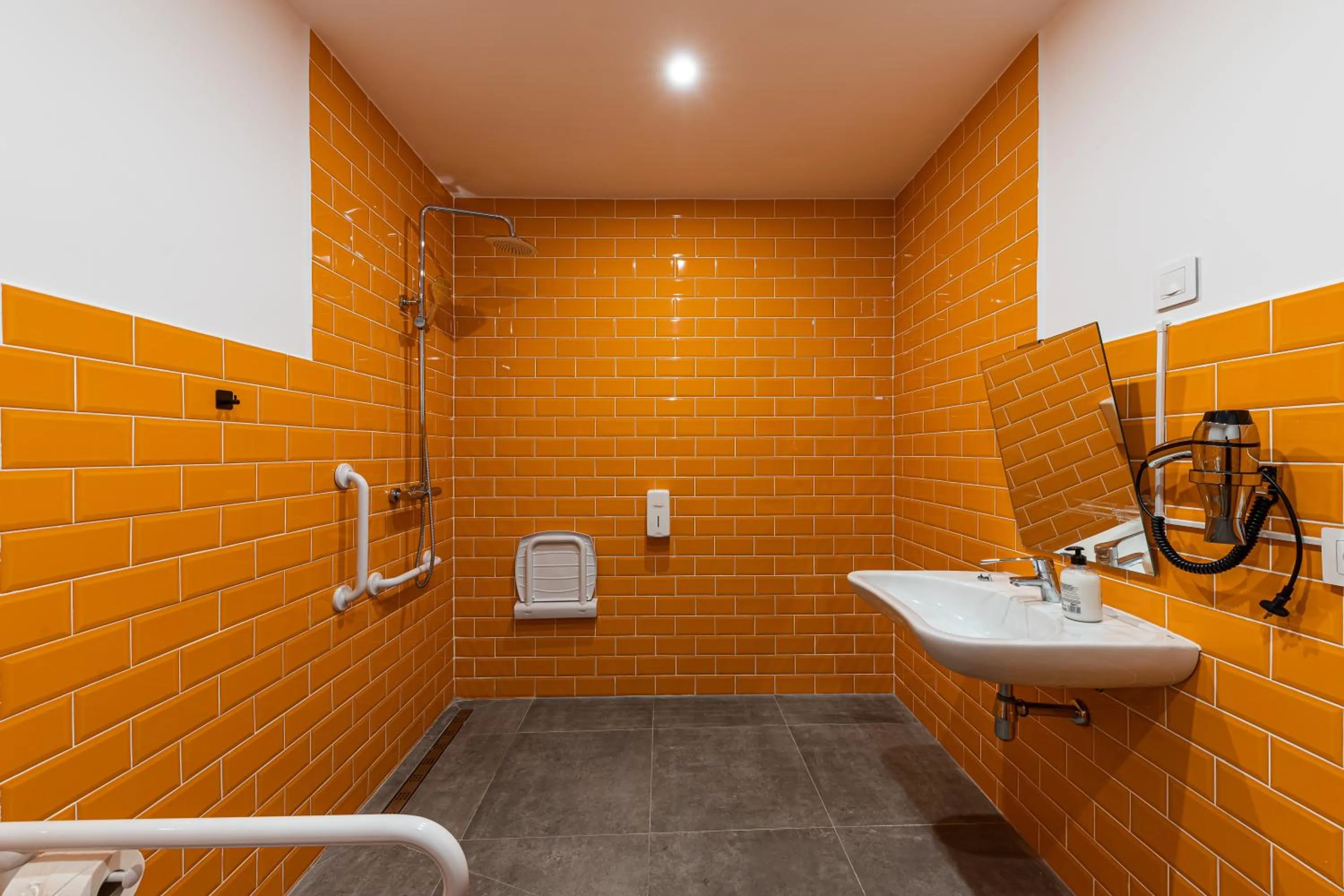 Art Seven Hostel Capsules