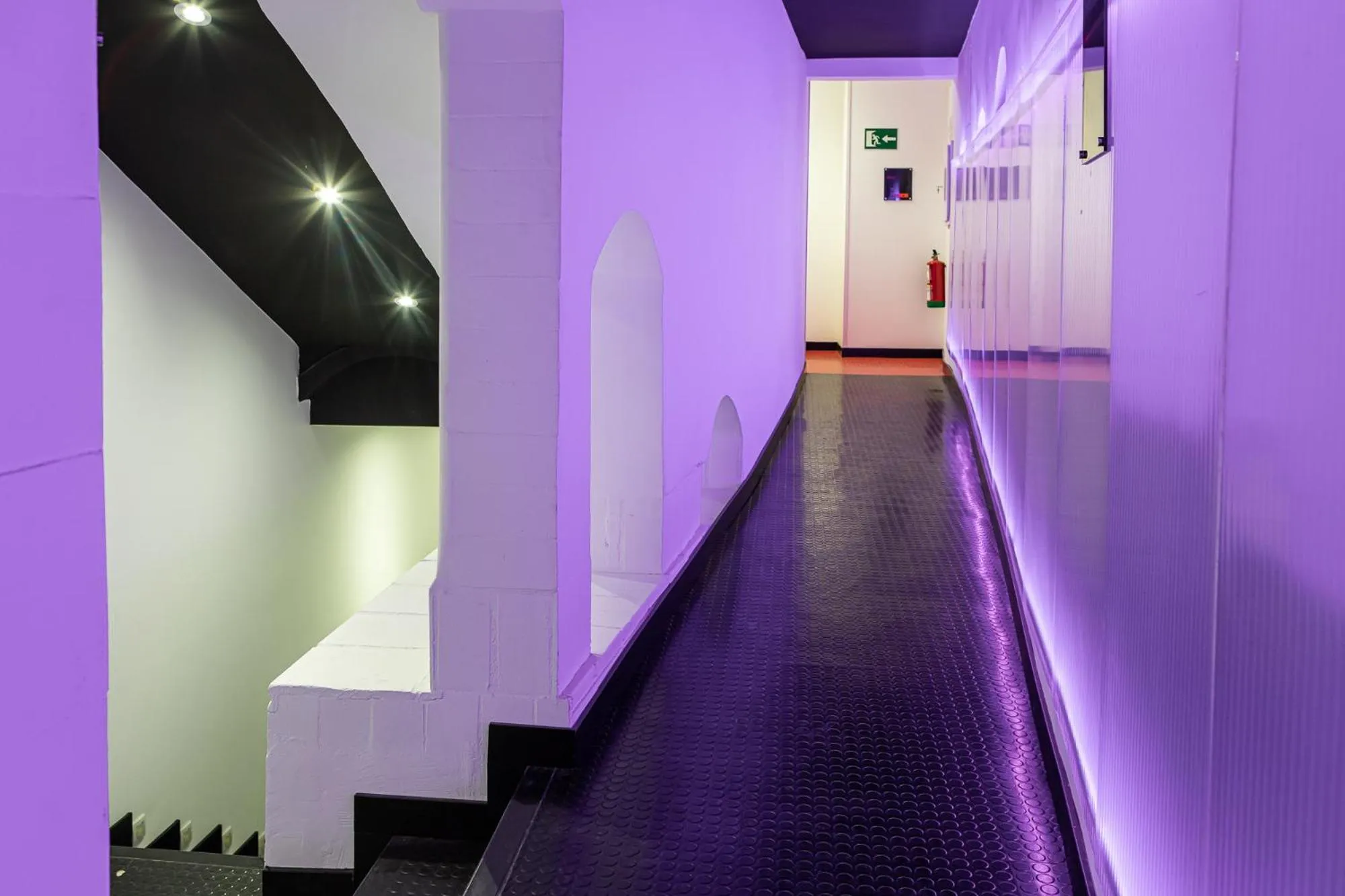 Art Seven Hostel Capsules