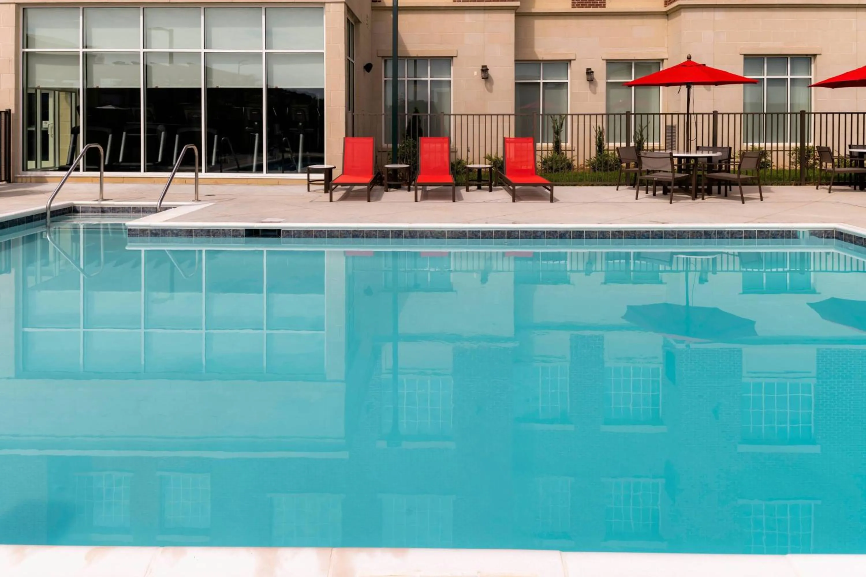 Swimming pool in Residence Inn Franklin Berry Farms