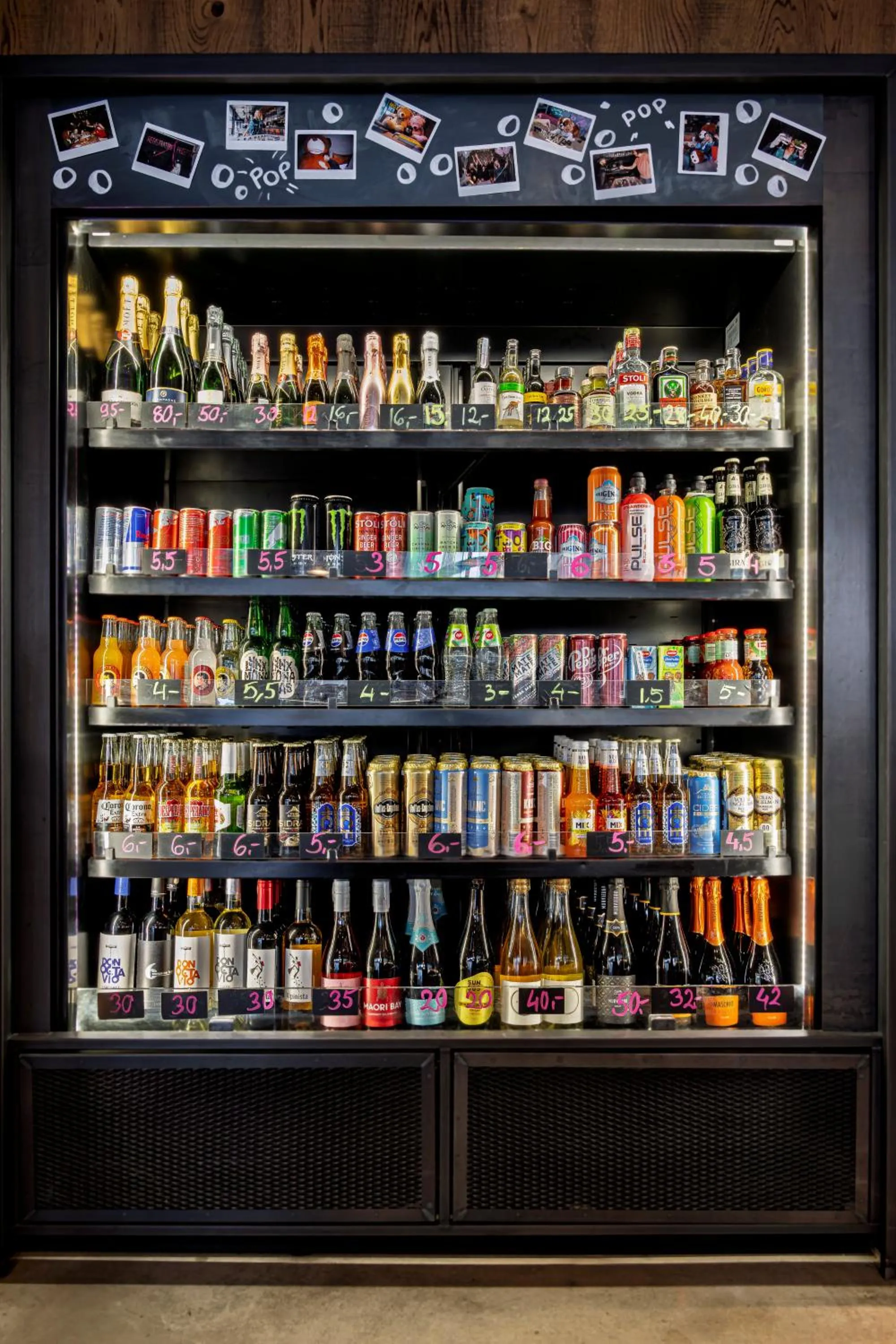 Food and drinks in Moxy Kaunas Center