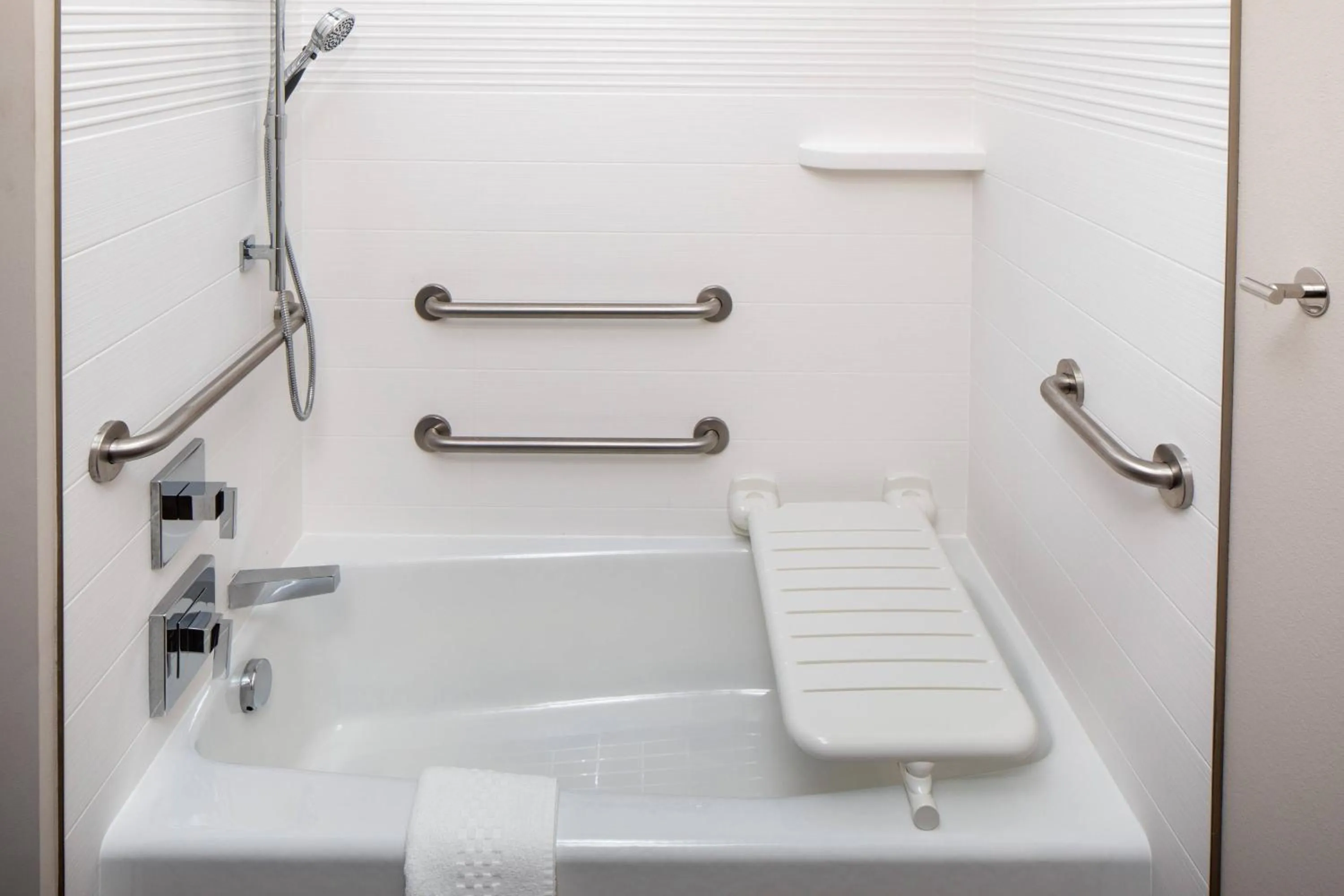 Bathroom in TownePlace Suites Midland South/I-20