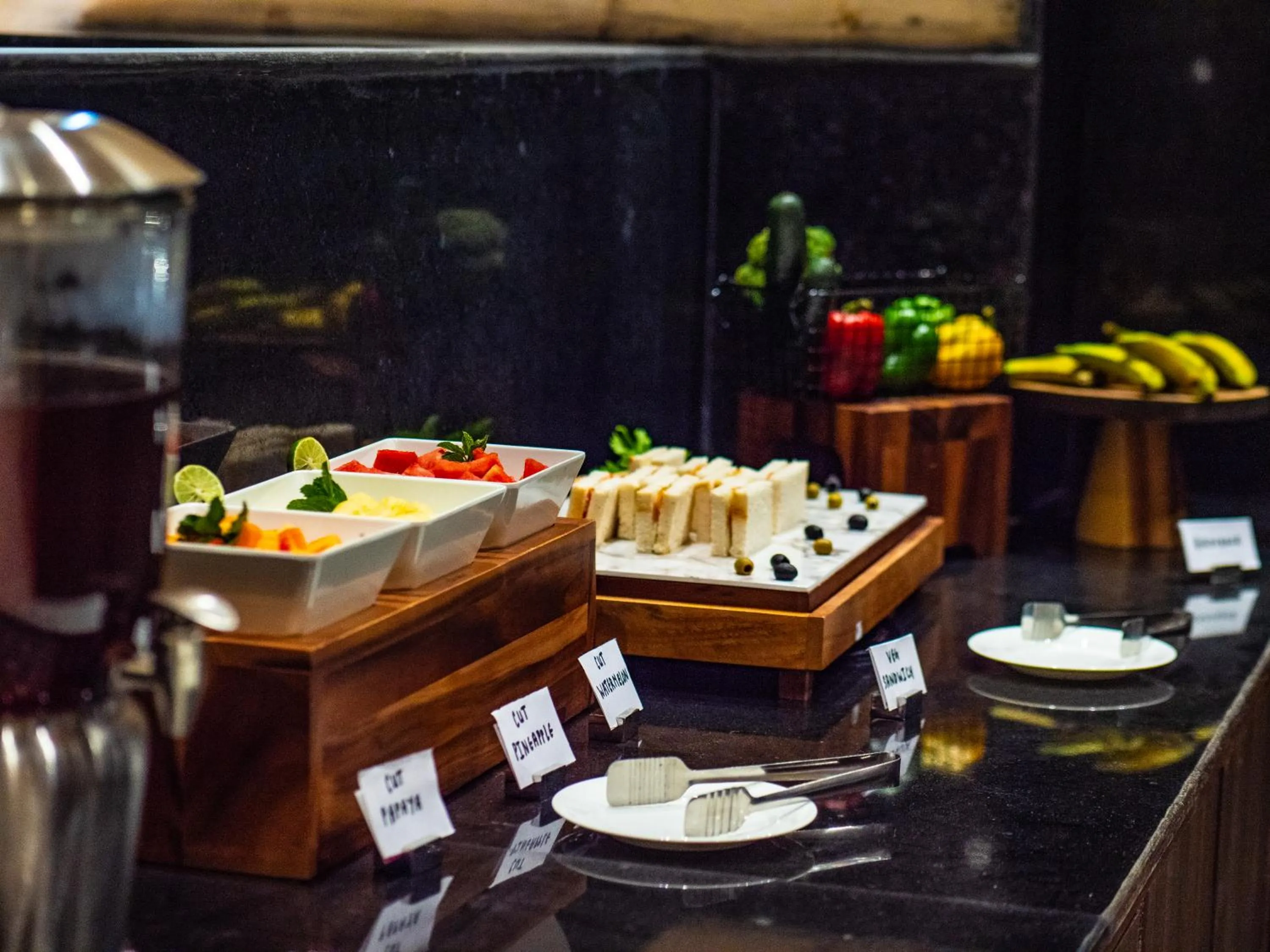 Restaurant/places to eat in Sumitel Shangrila