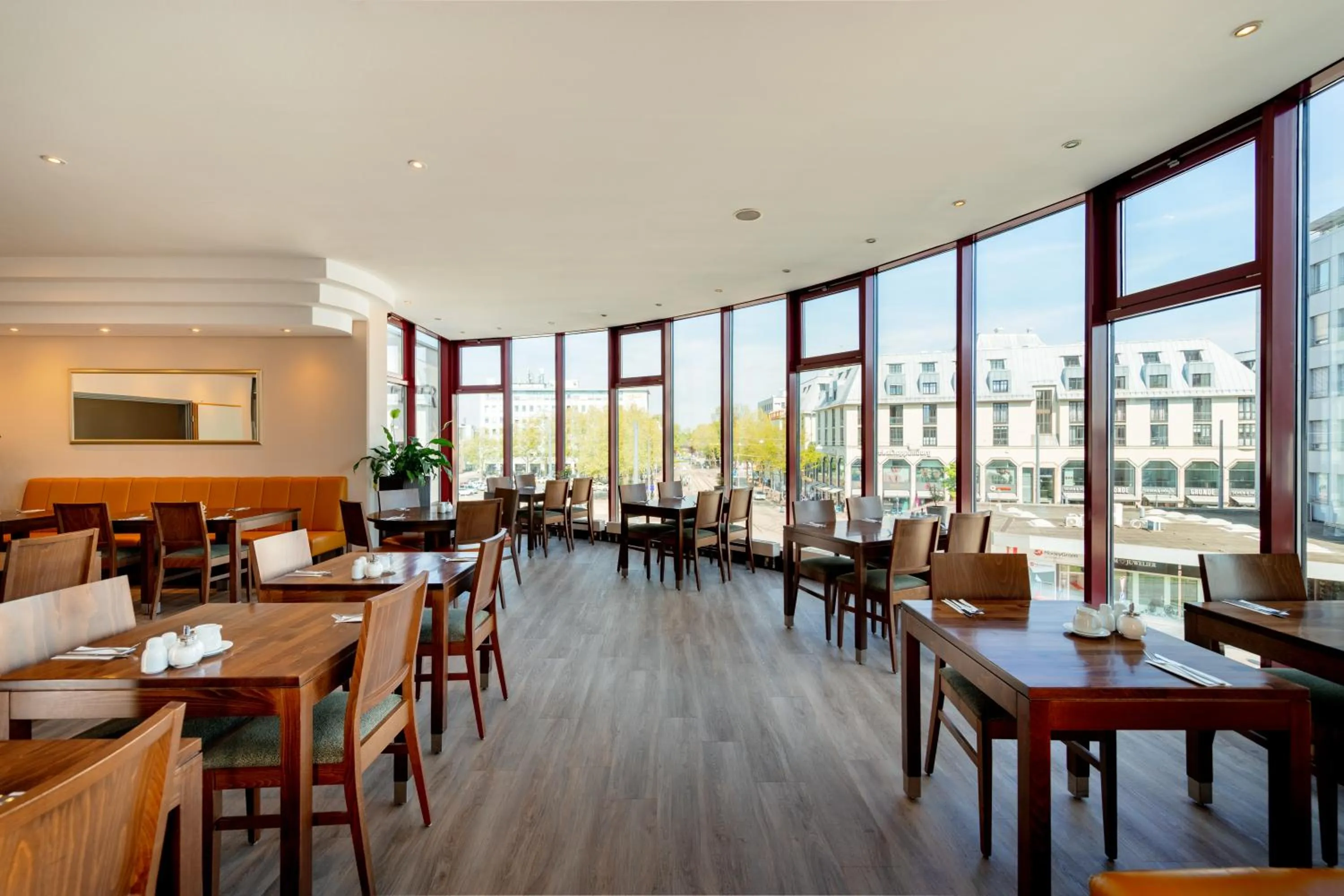 Seating area in Rugs Hotel Augsburg City