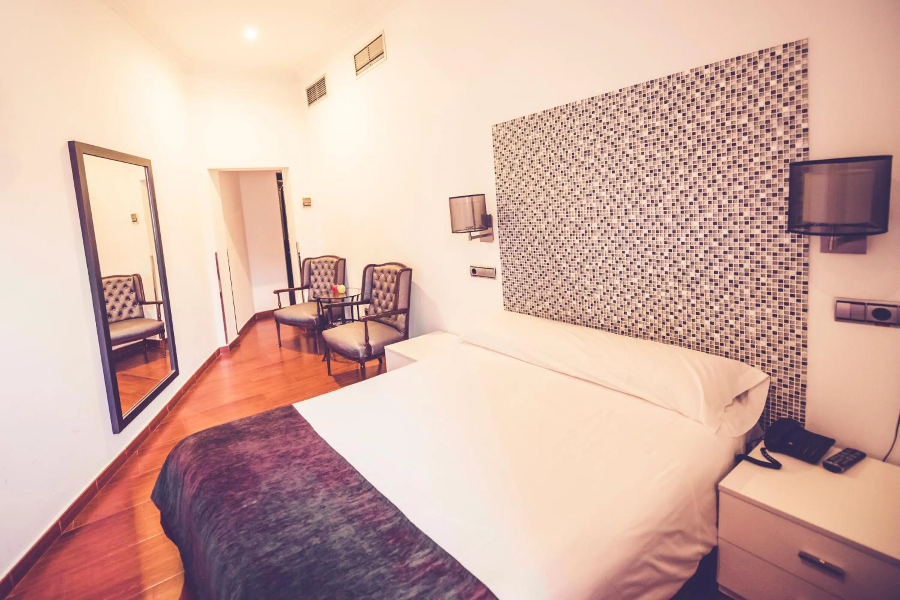 Double or Twin Room in Hostal Sol Los Angeles