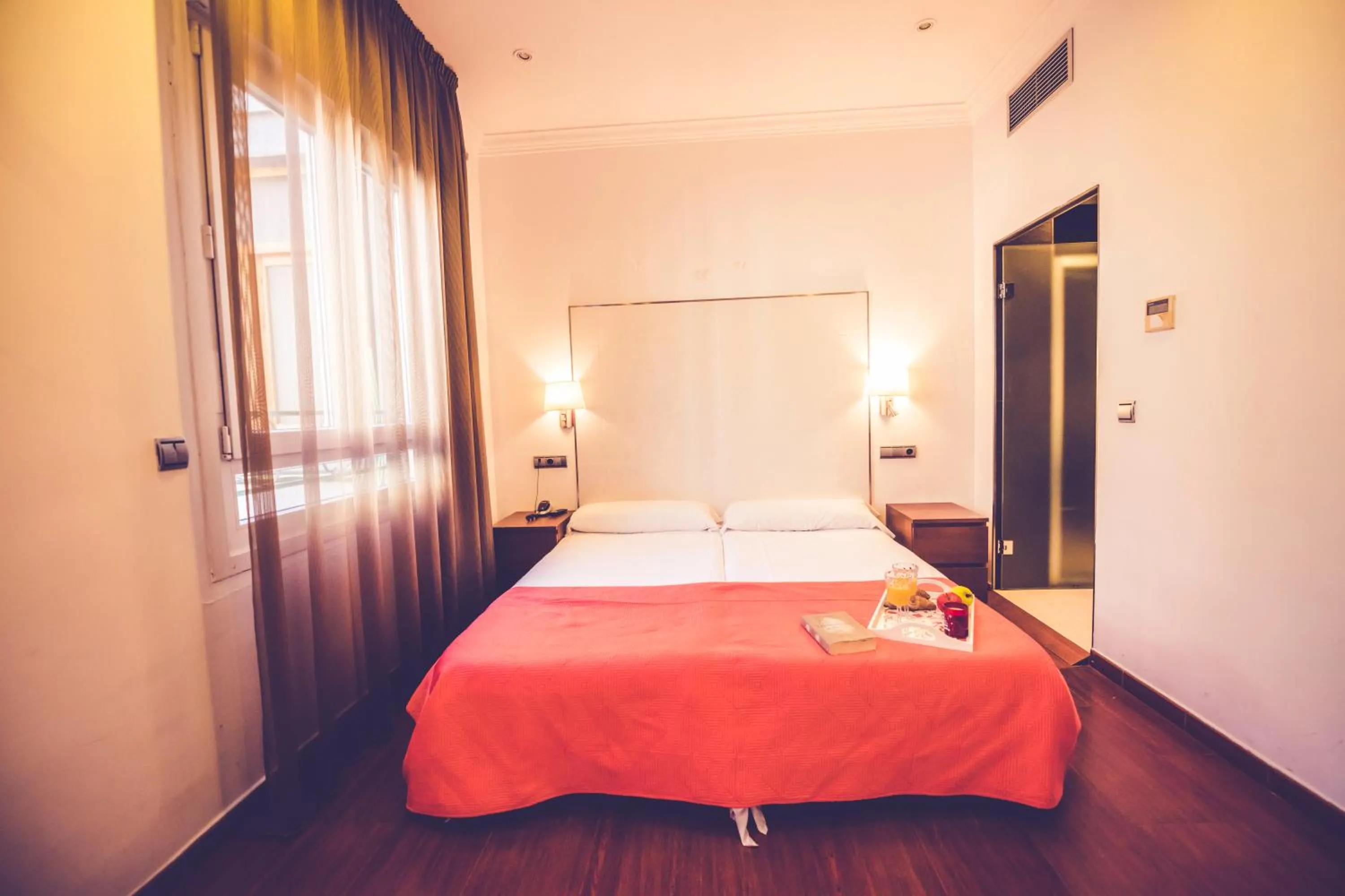 Bed in Hostal Sol Los Angeles