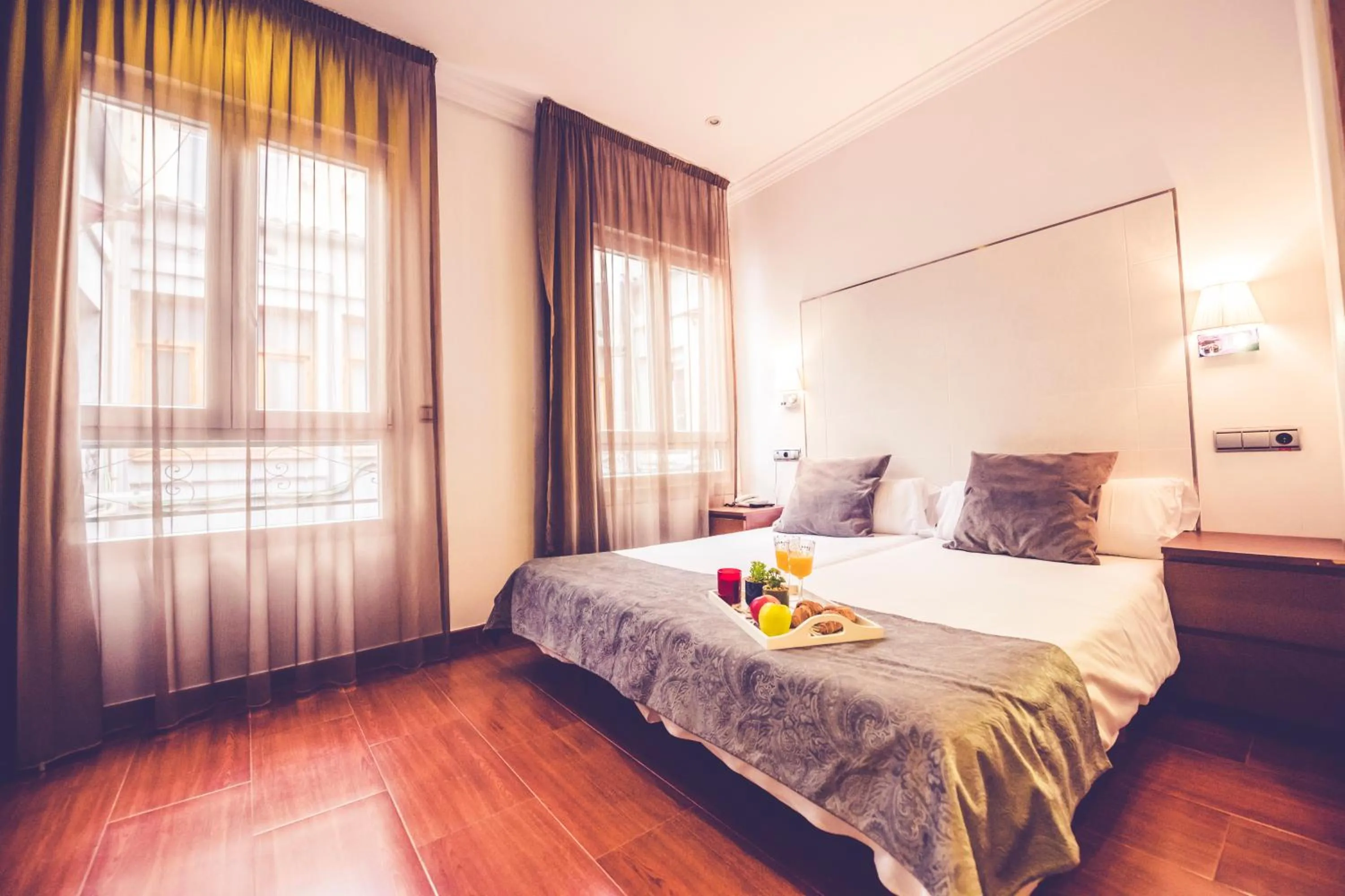 Bed in Hostal Sol Los Angeles