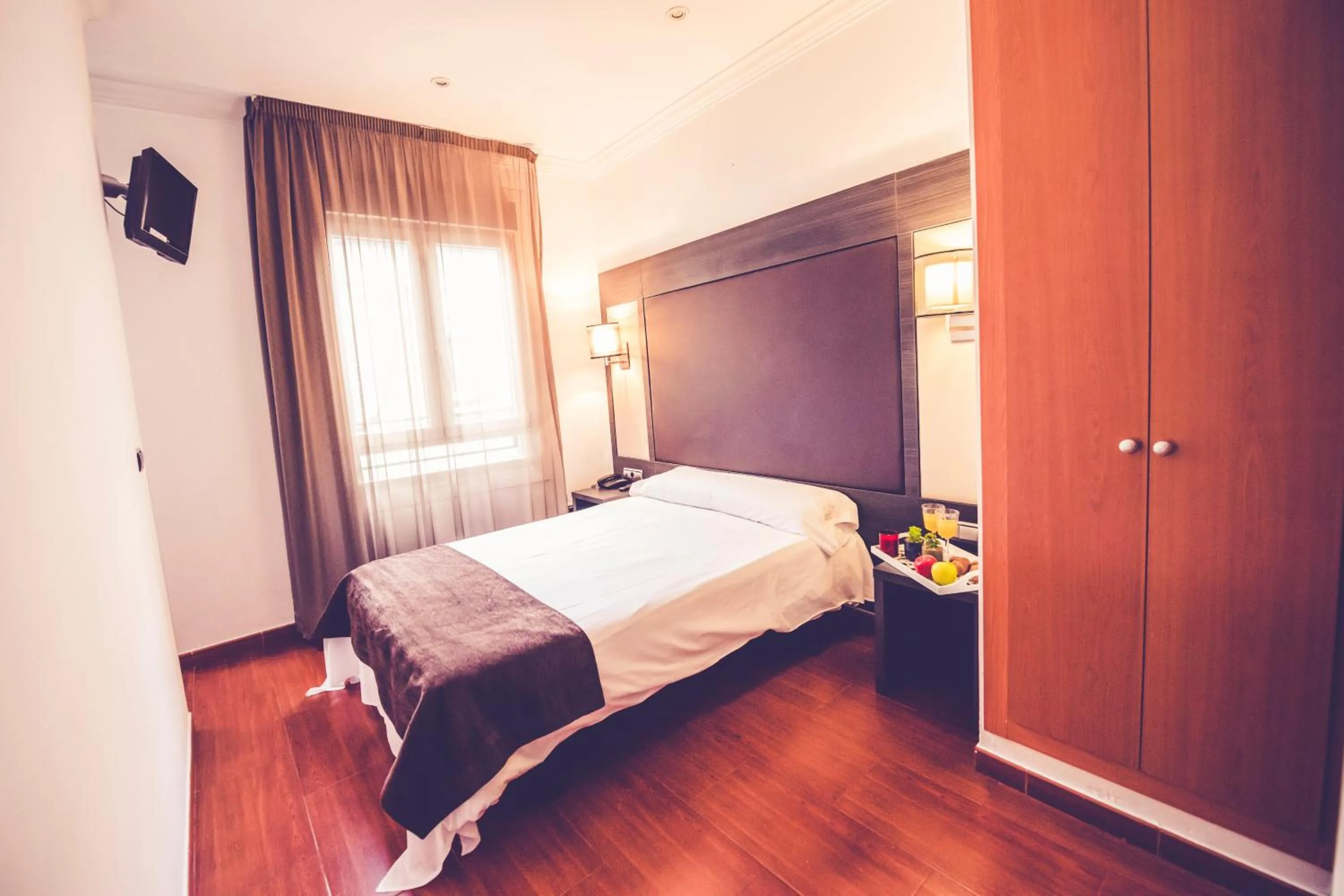 Bed in Hostal Sol Los Angeles