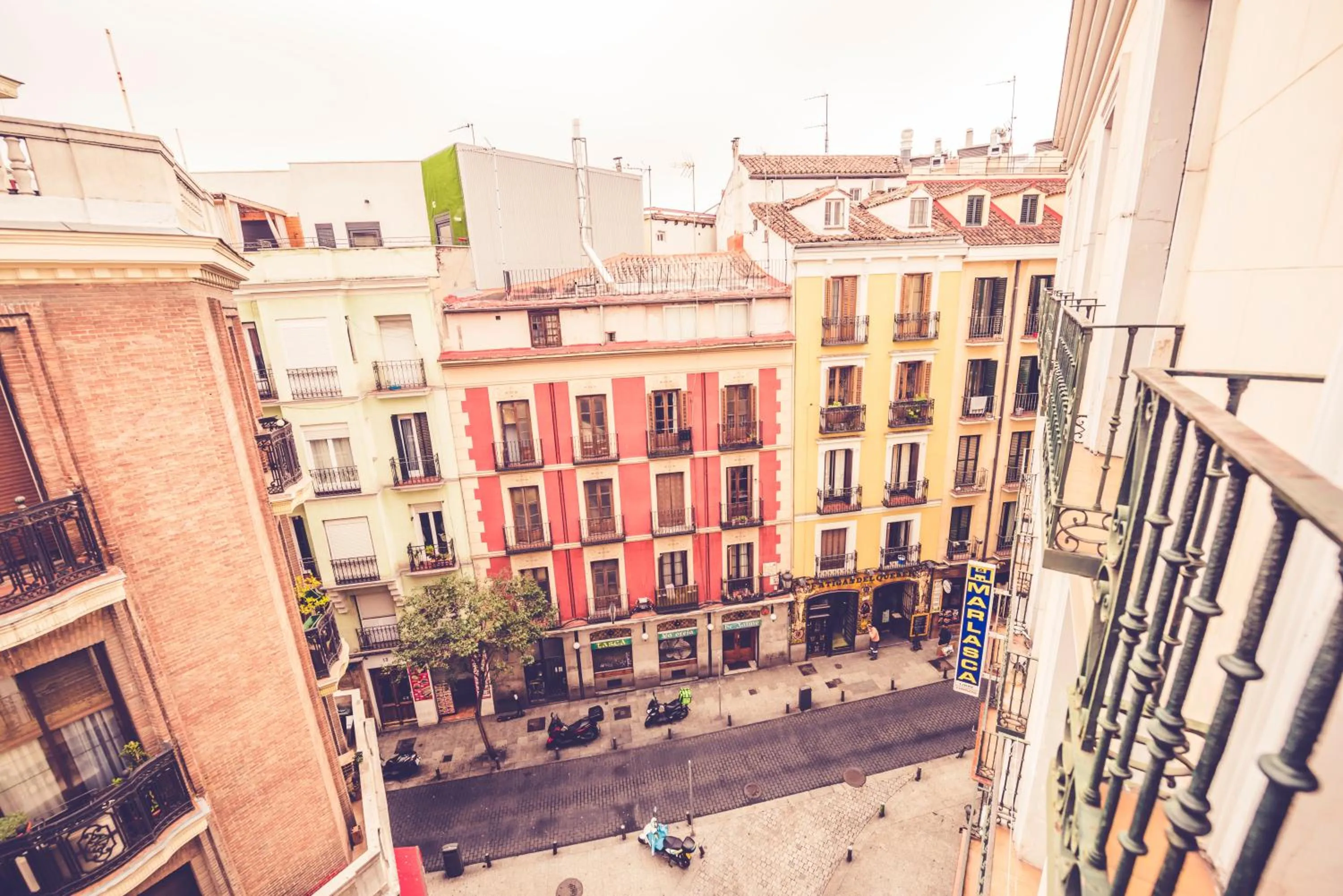 Property building in Hostal Sol Los Angeles