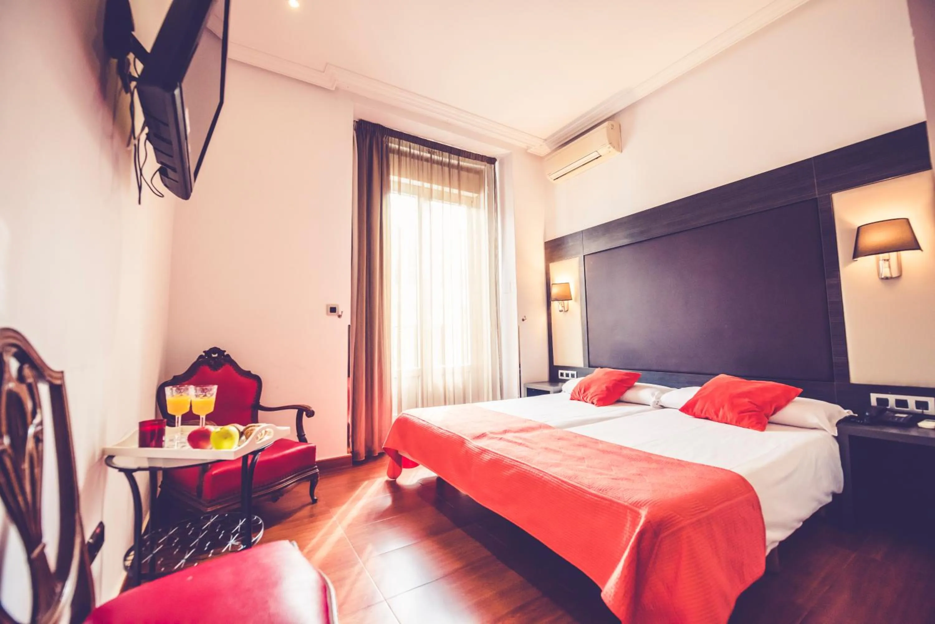 Bed in Hostal Sol Los Angeles