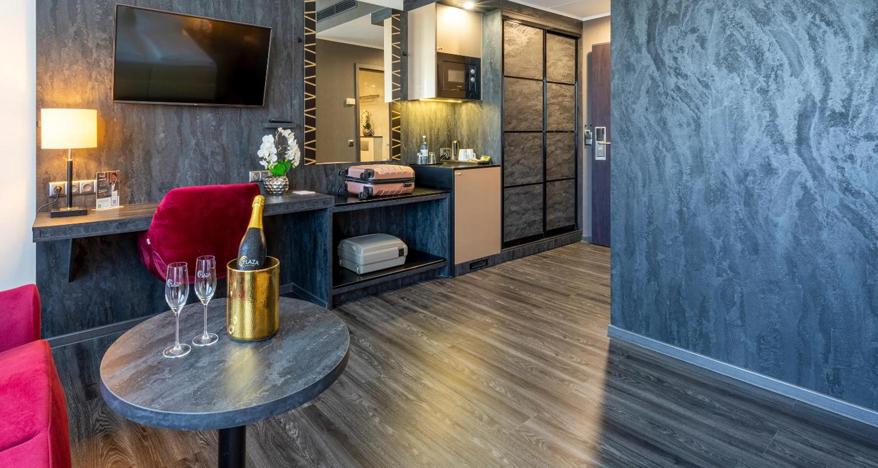 TV and multimedia in PLAZA Premium Schwerin Sure Hotel Collection by Best Western