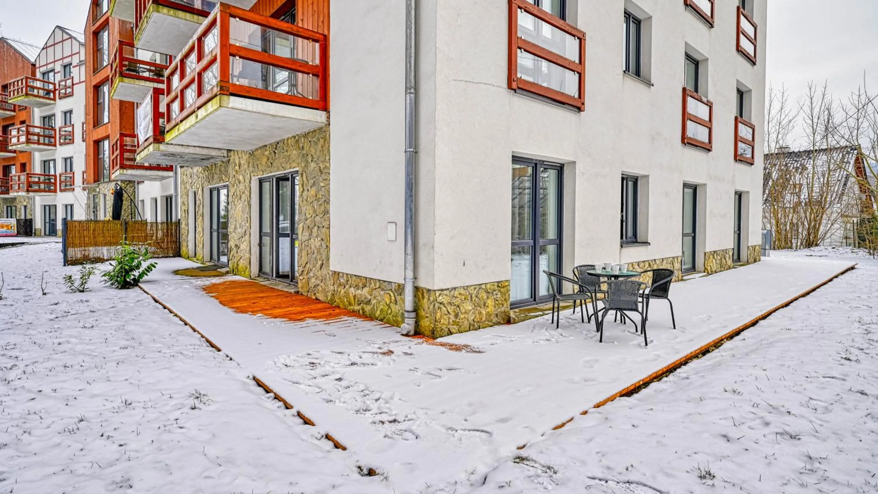 Day in Holiday Mountain Residence, Sun & Snow