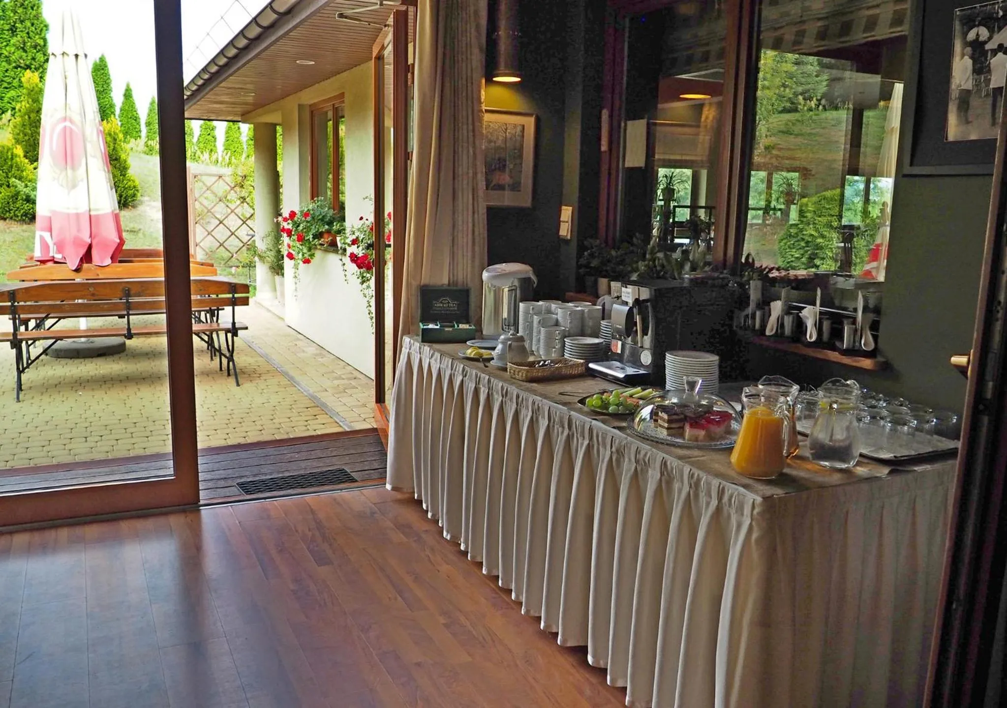 Buffet breakfast in Hotel Kochanów