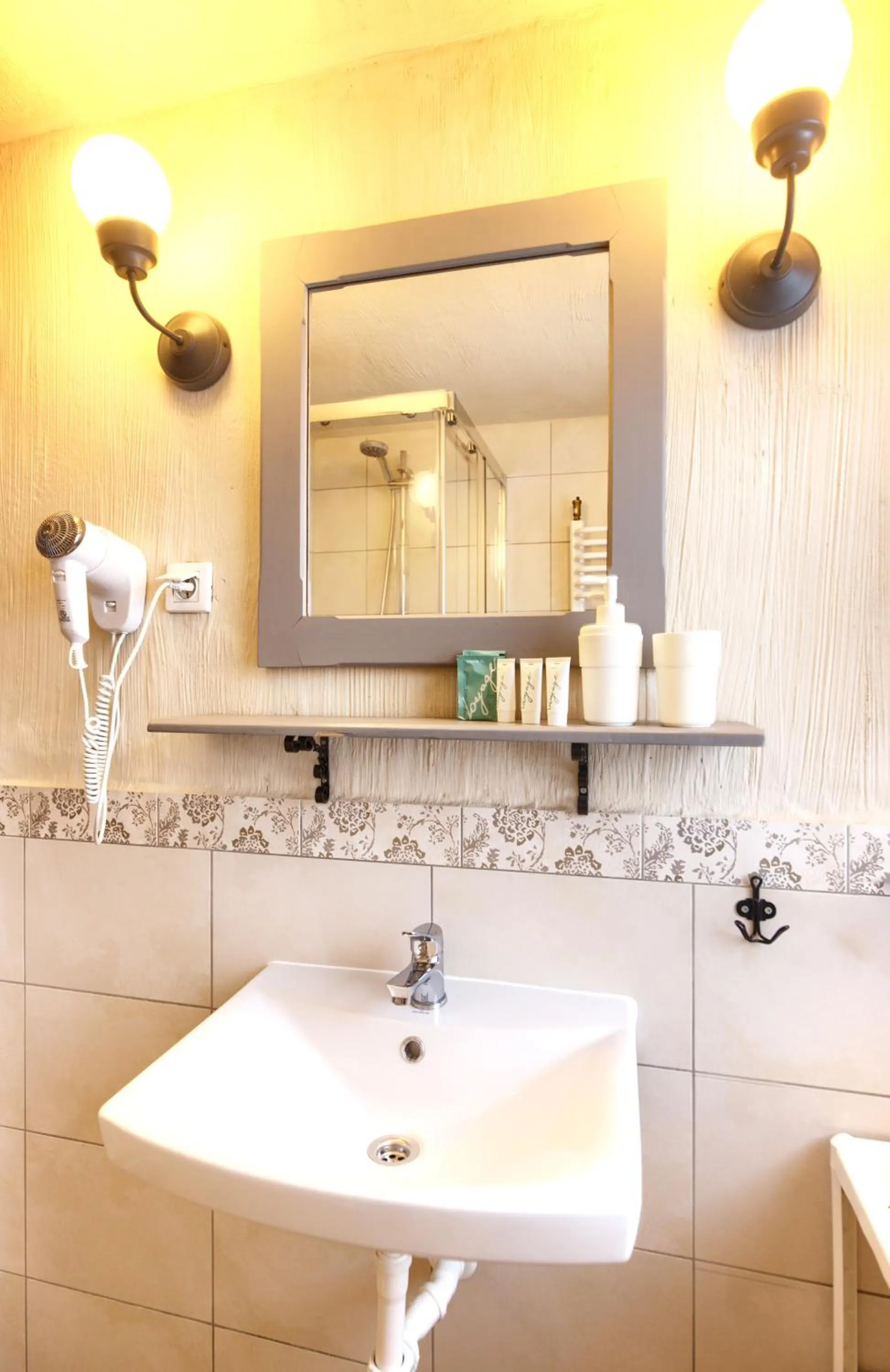 Bathroom in Gościna u Maryny Relaks i SPA w Ogrodzie