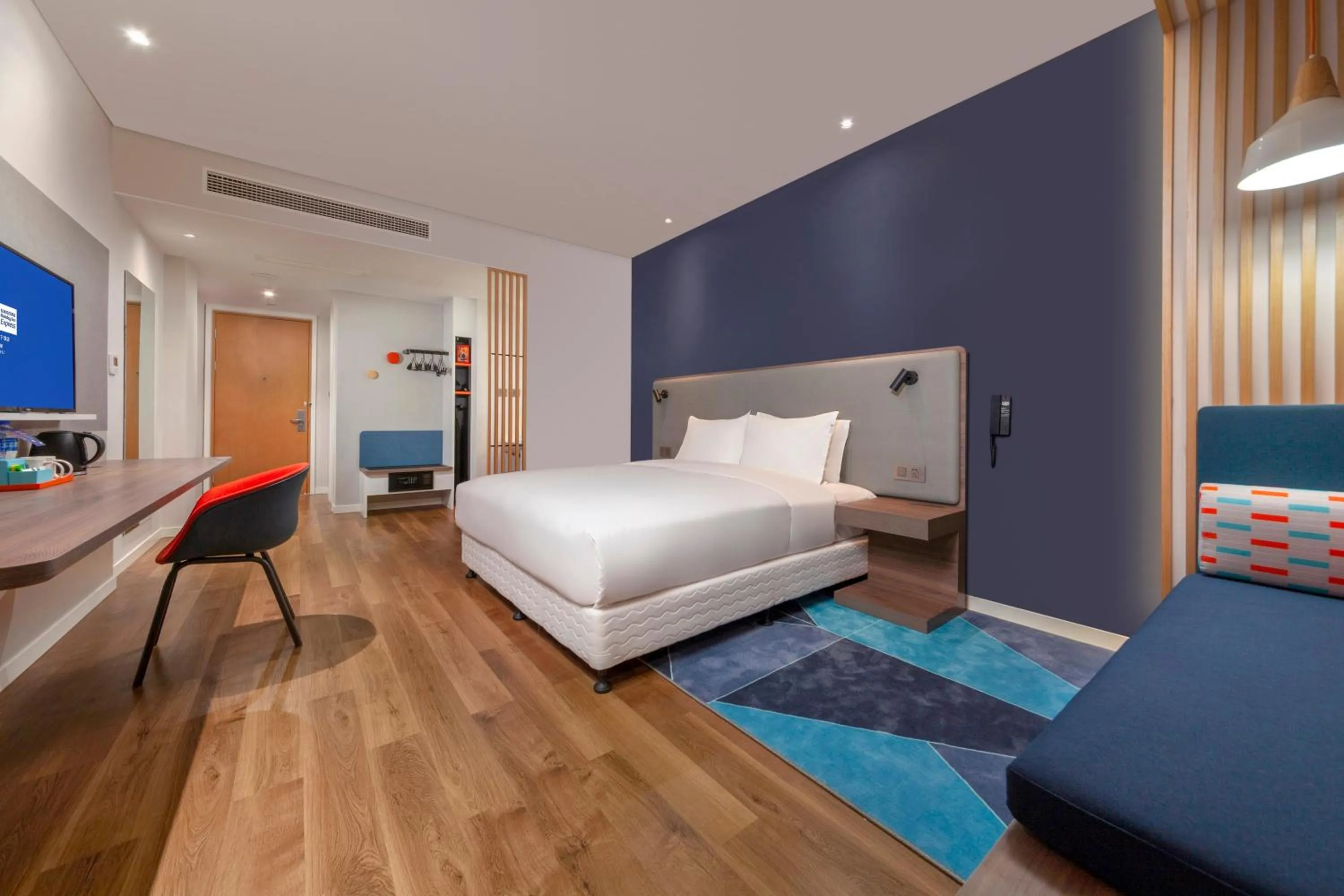 Photo of the whole room in Holiday Inn Express Pinghu by IHG